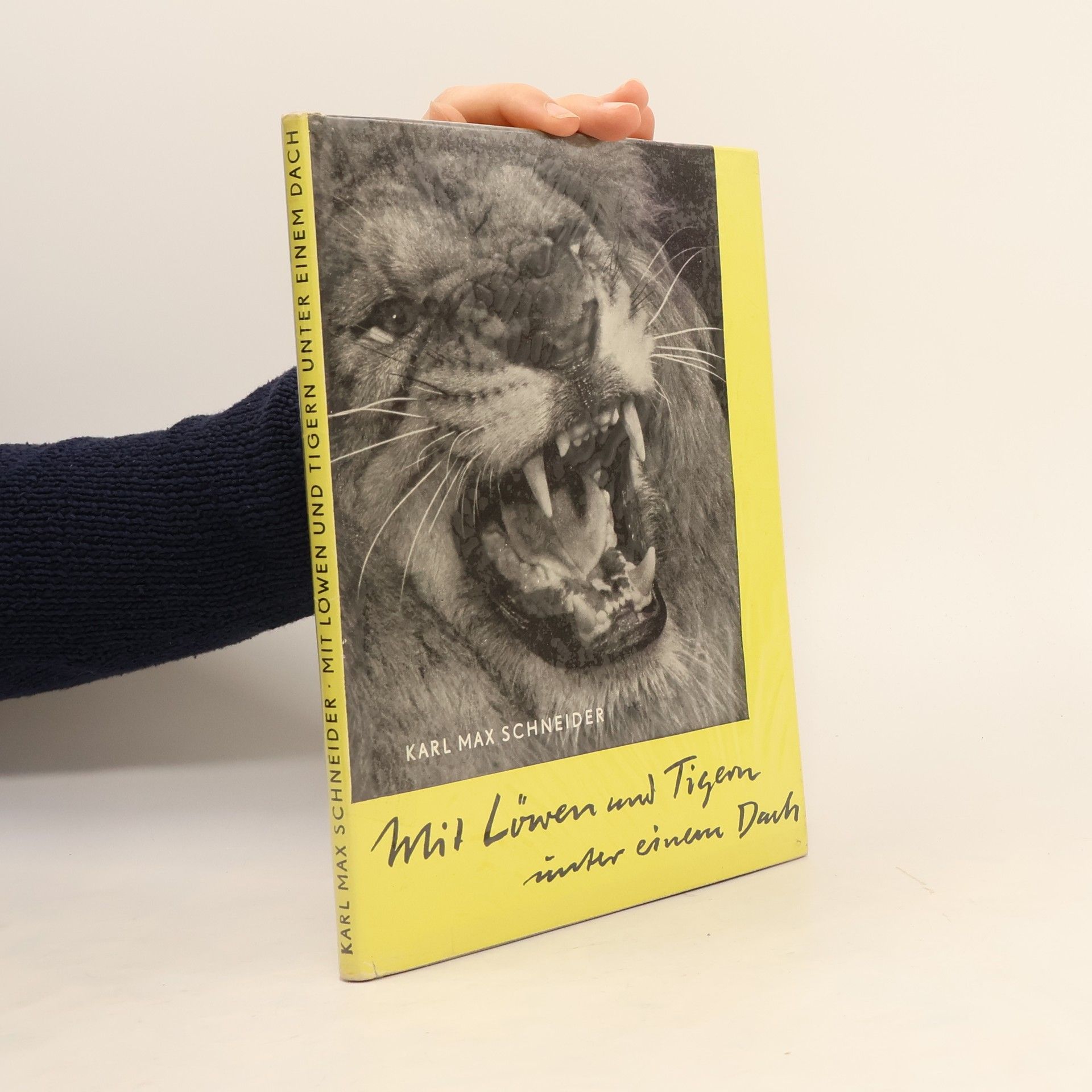 Karl Max Schneider Mit Löwen und Tigern unter einem Dach