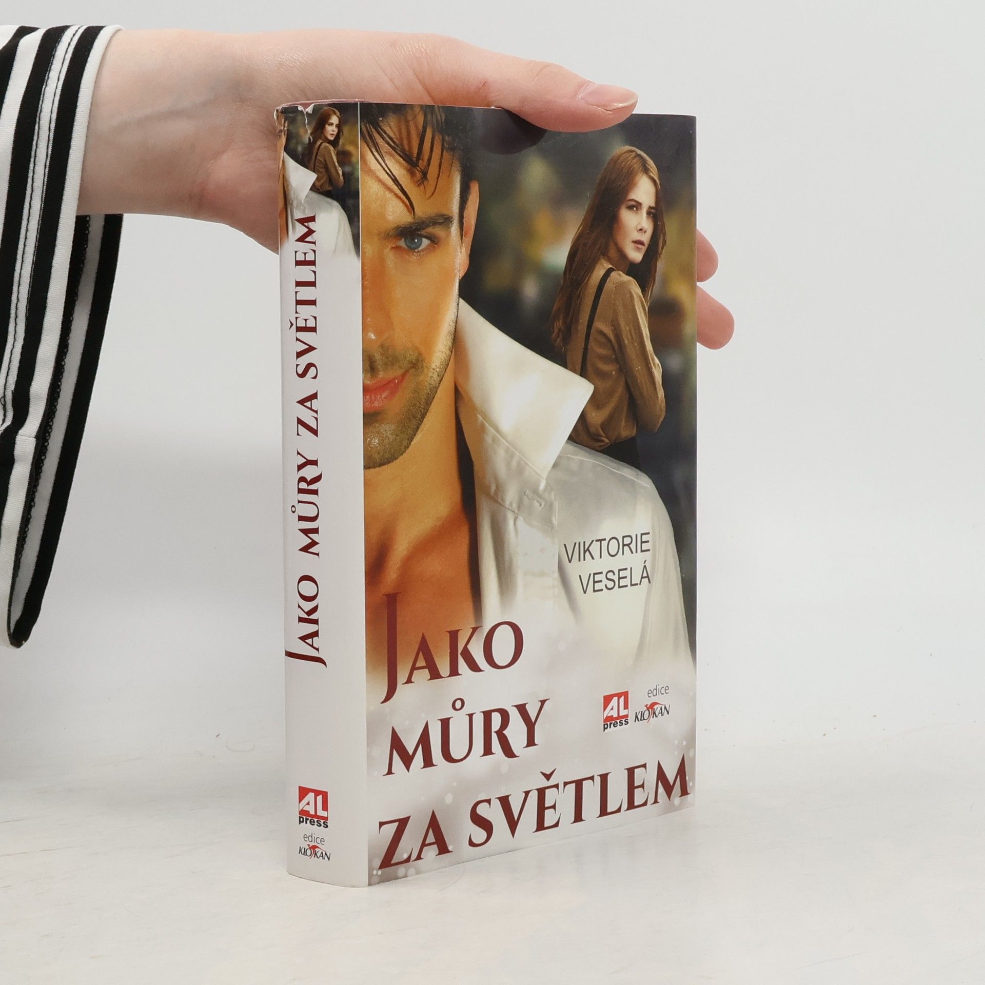 Viktorie Veselá Jako můry za světlem