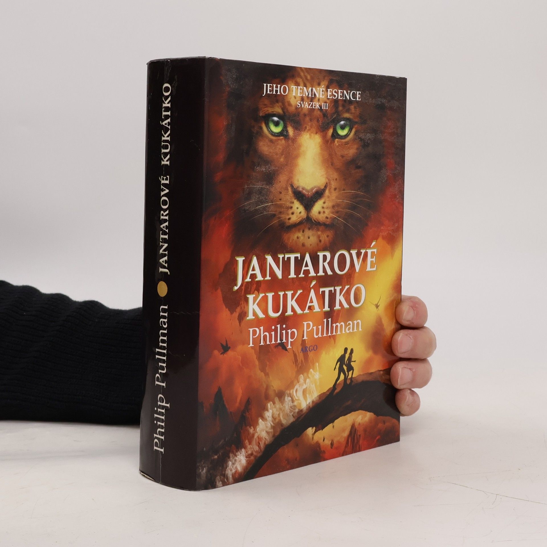 Philip Pullman Jeho temné esence. Svazek III, Jantarové kukátko