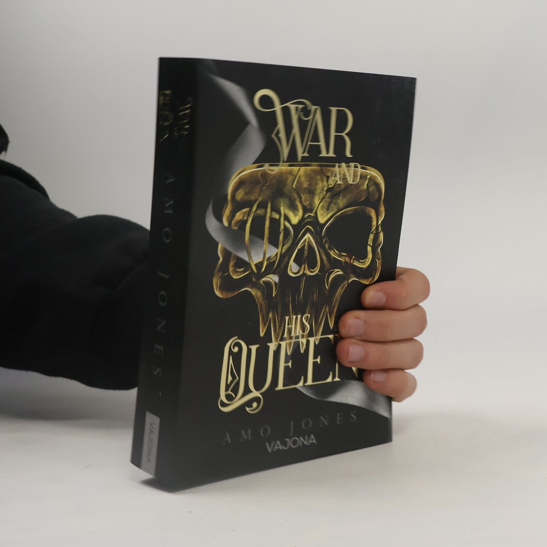 Amo Jones War and his Queen