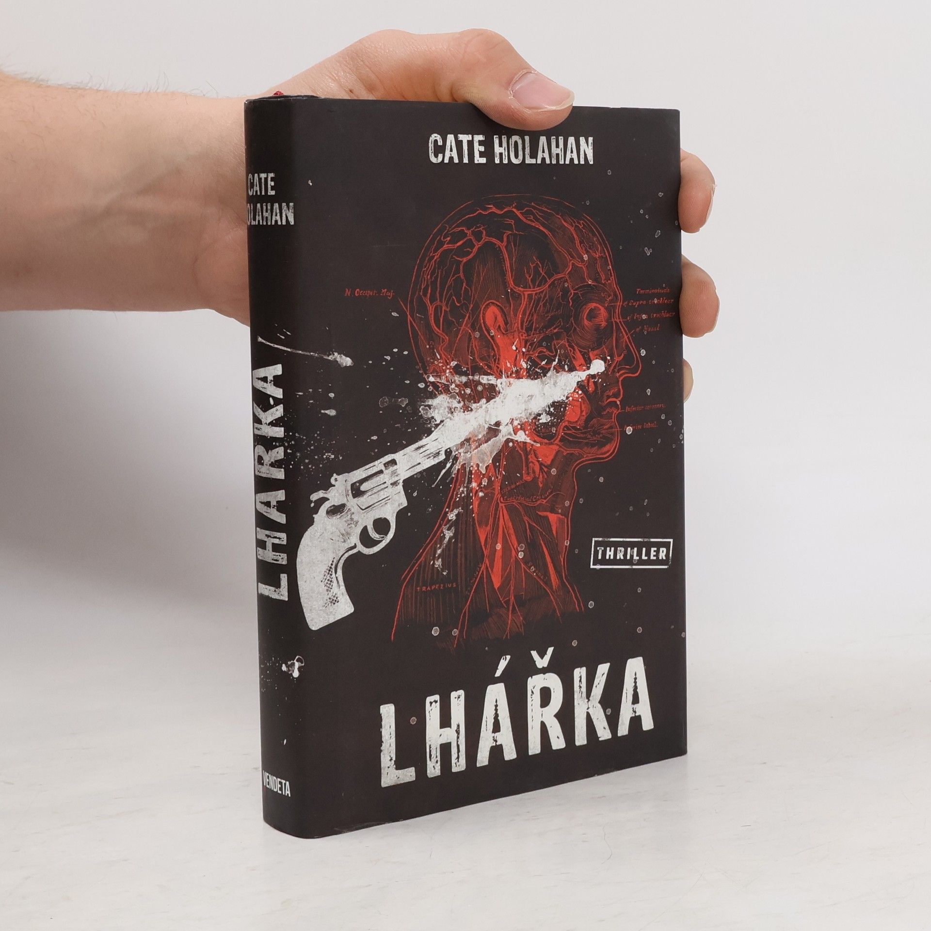 Cate Holahan Lhářka