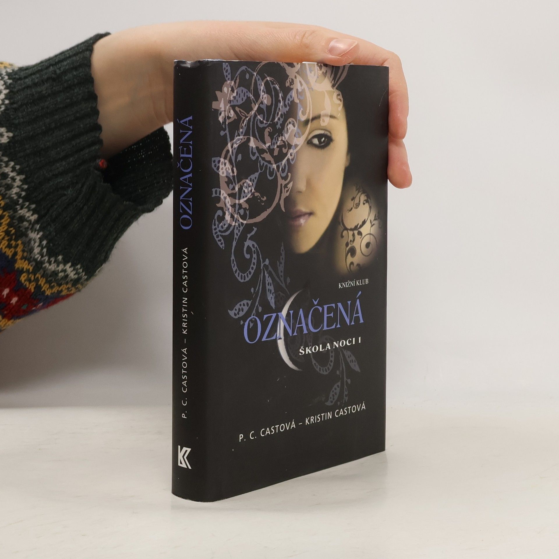 Phyllis Christine Cast Škola noci. 1, Označená
