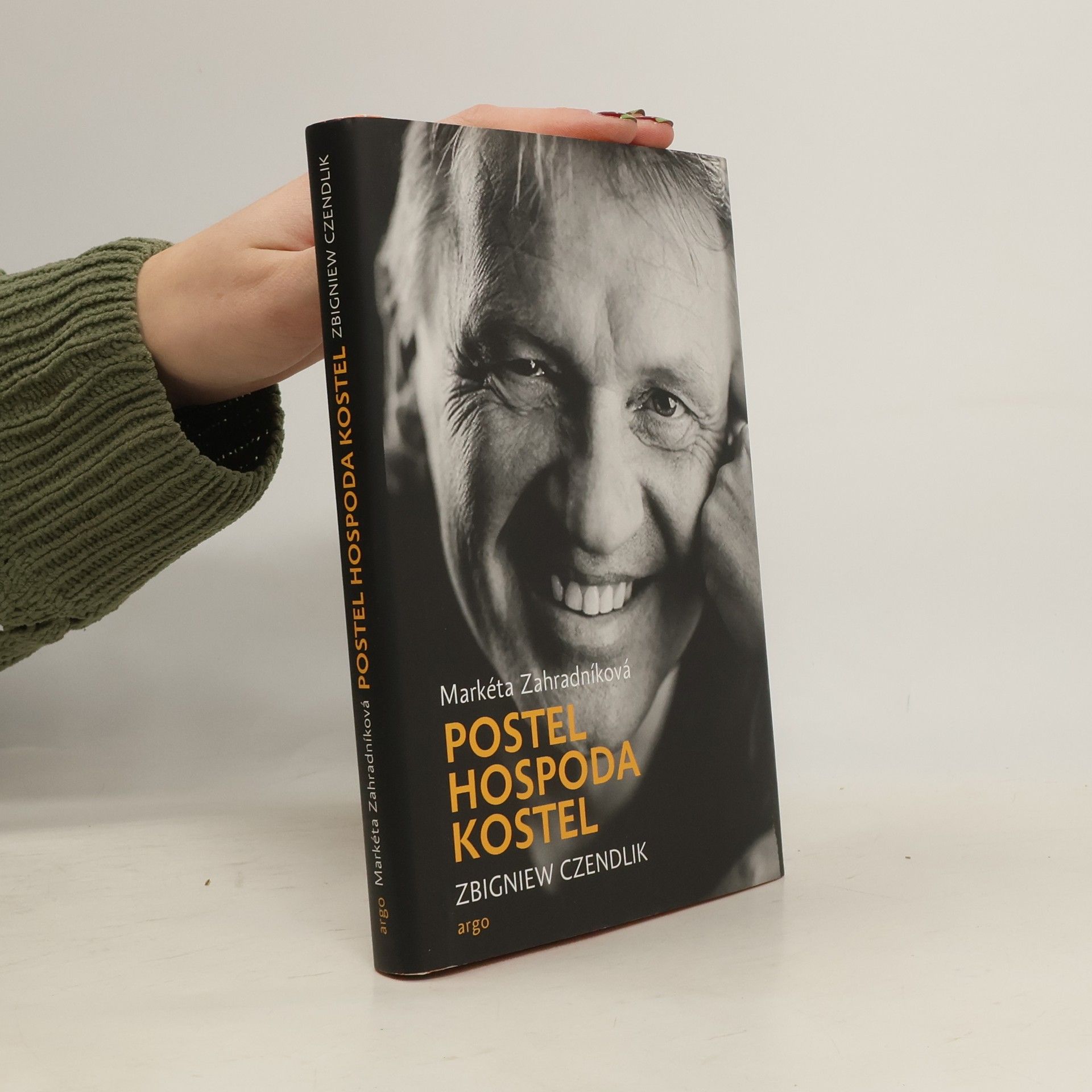 Zbigniew Czendlik Postel, hospoda, kostel