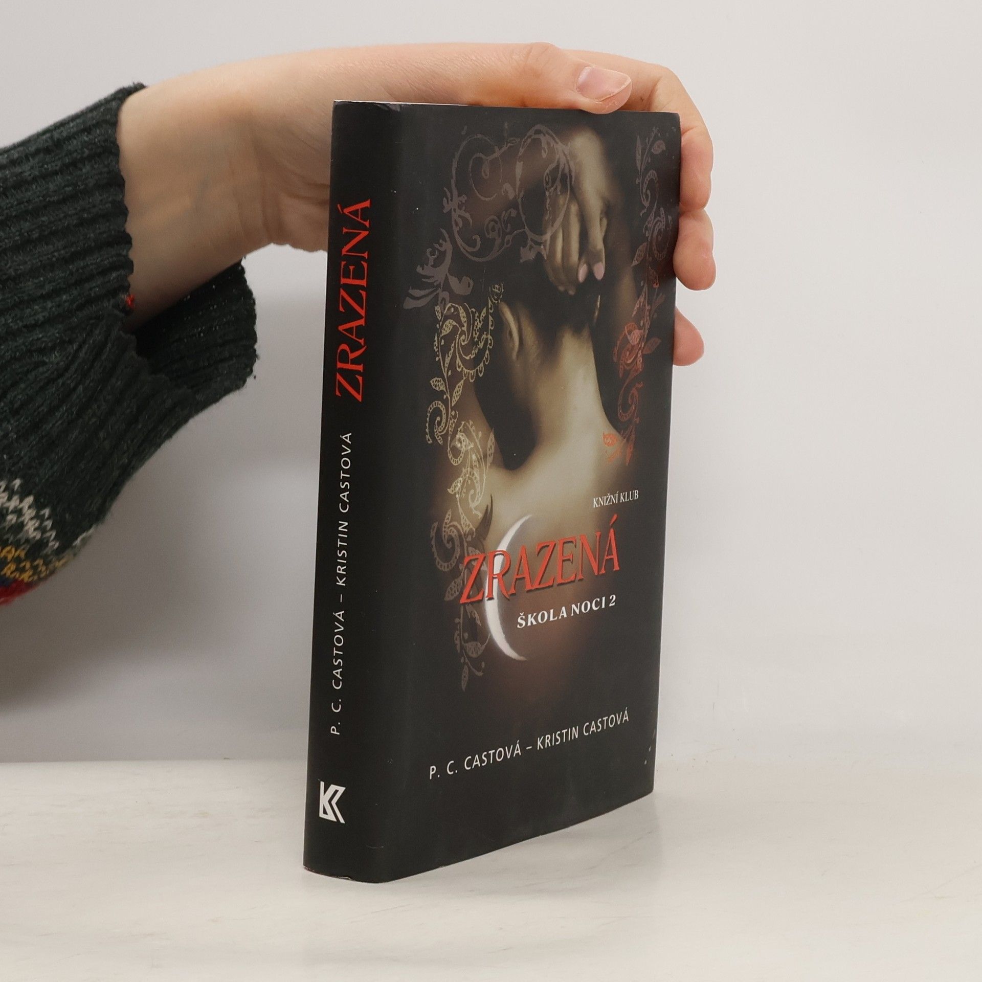 Phyllis Christine Cast Škola noci. 2, Zrazená