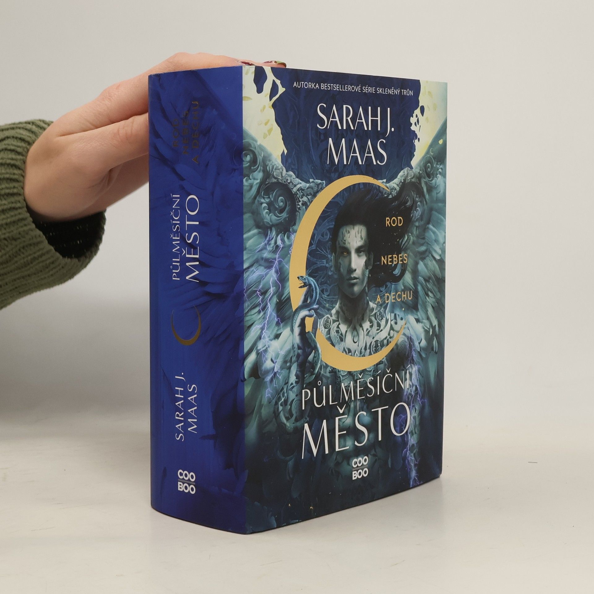 Sarah J. Maas Půlměsíční město. Rod nebes a dechu