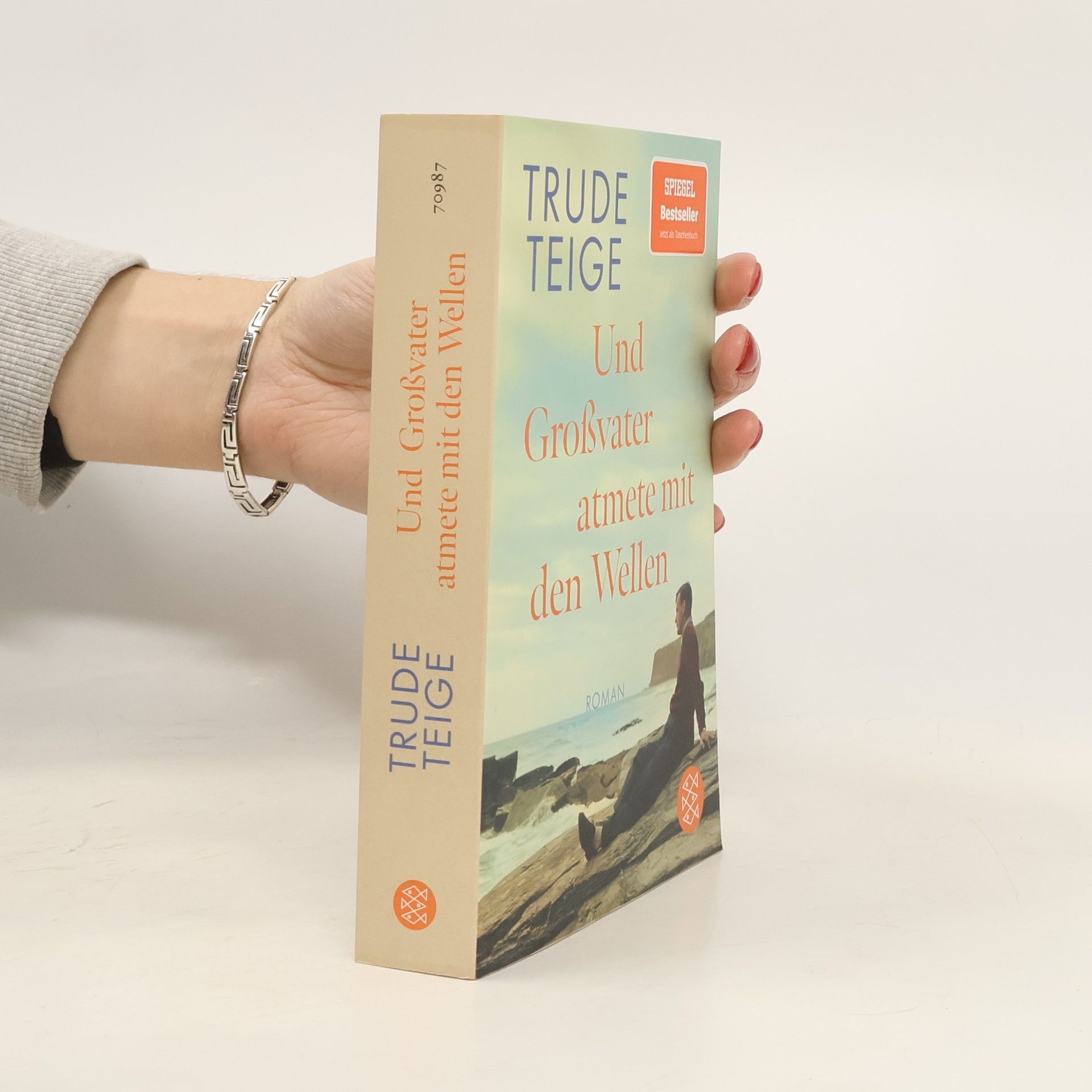 Trude Teige Und Großvater atmete mit den Wellen