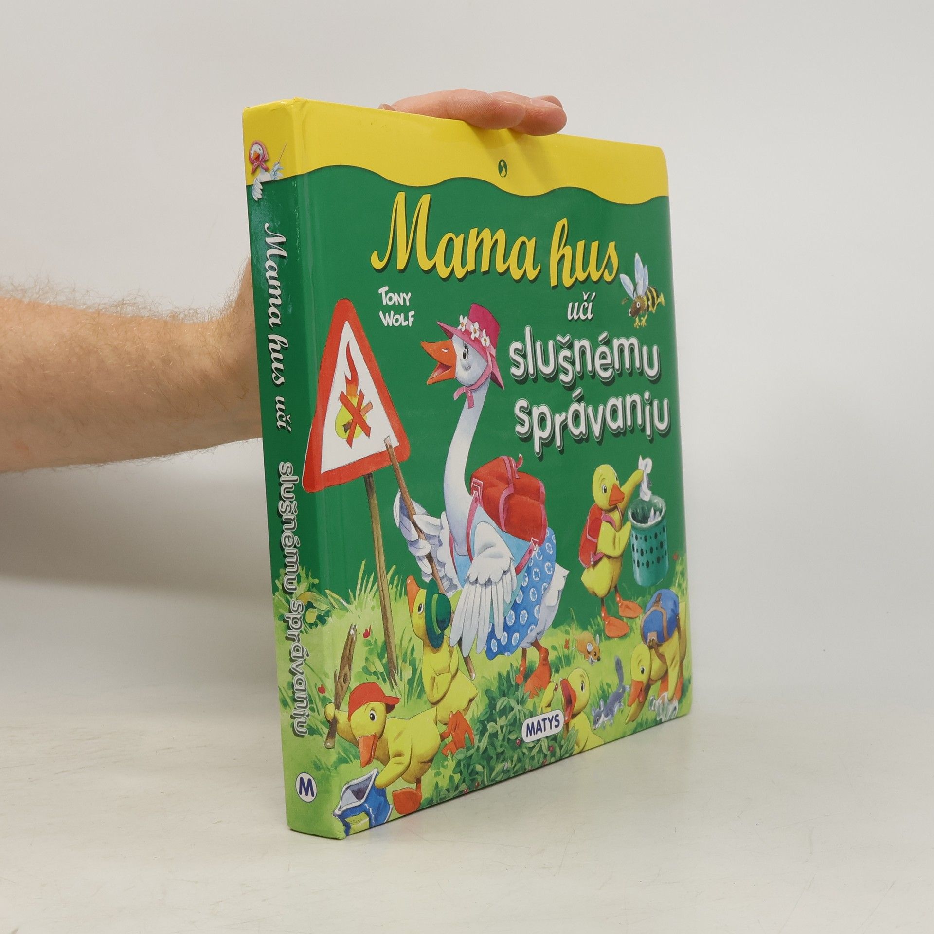 Tomy Wolf Mama hus učí slušnému správaniu