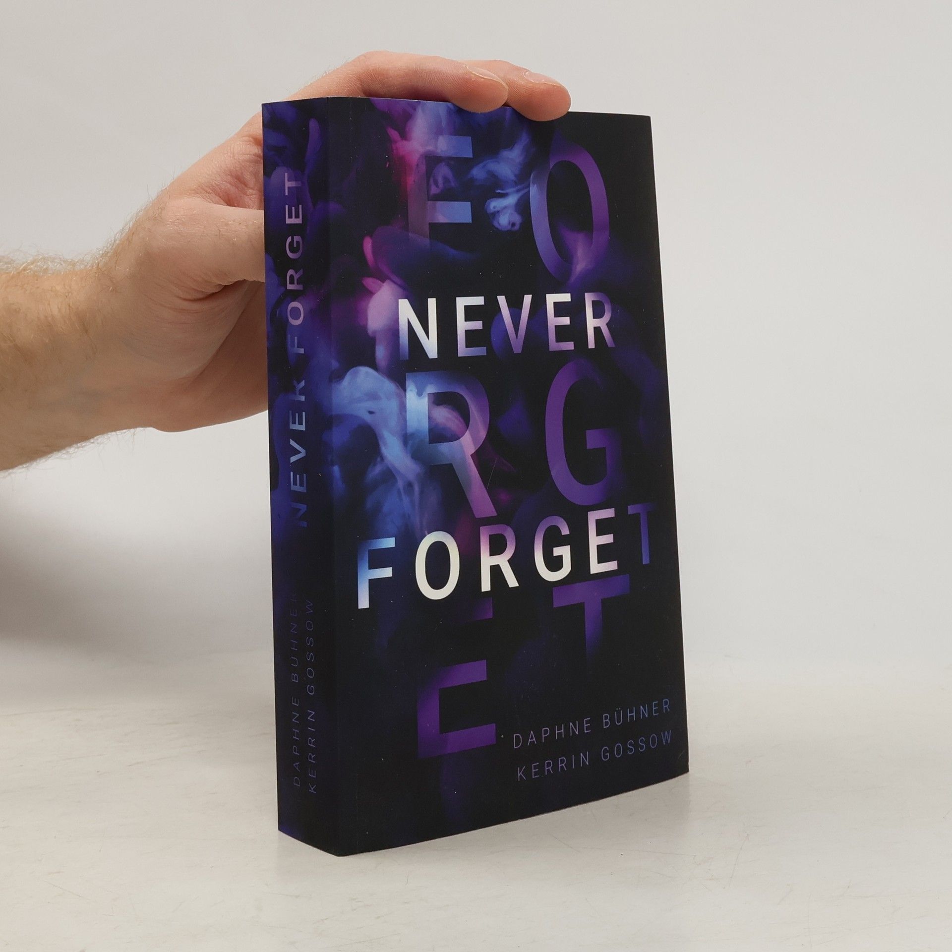 Daphne Bühner Never Forget