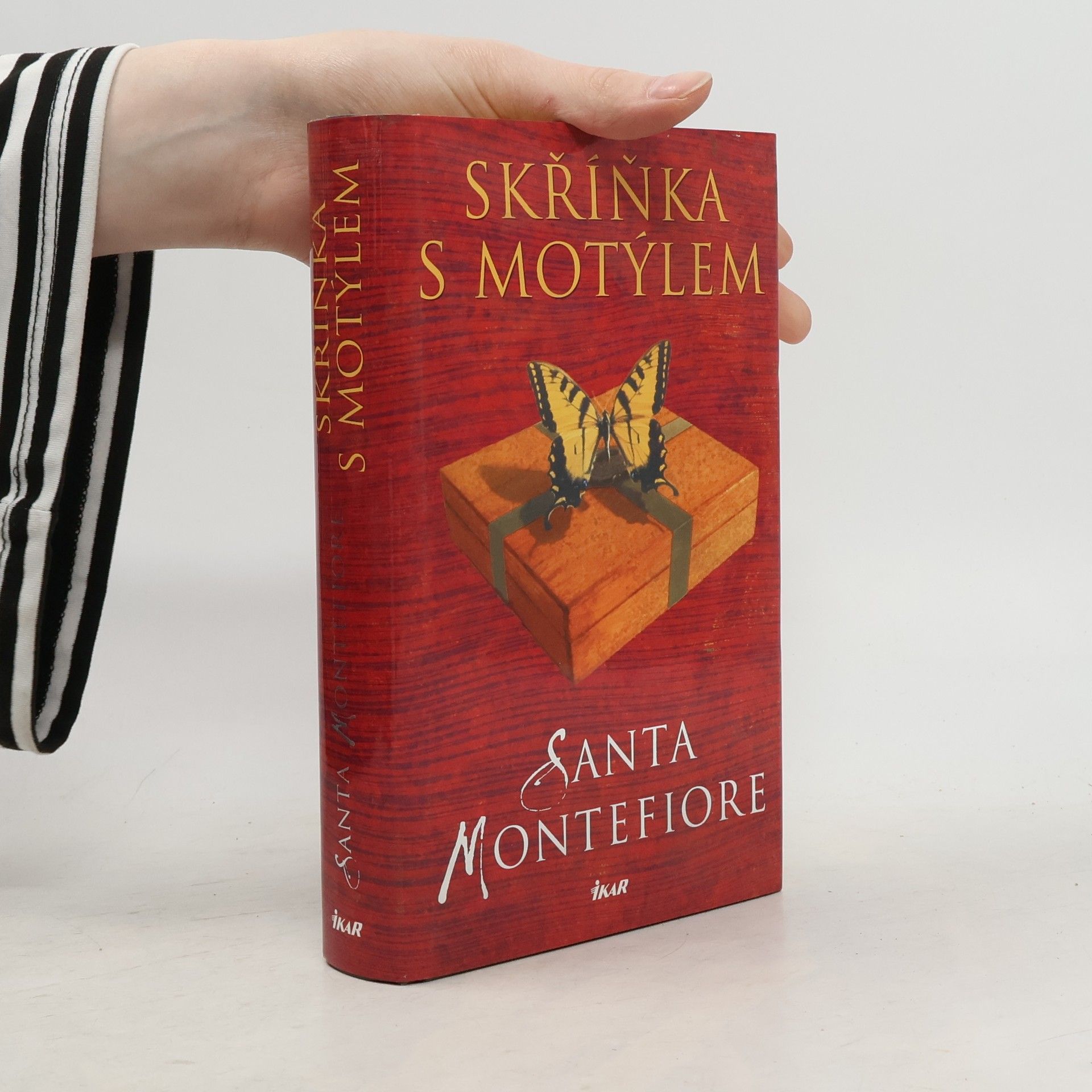 Santa Montefiore Skříňka s motýlem