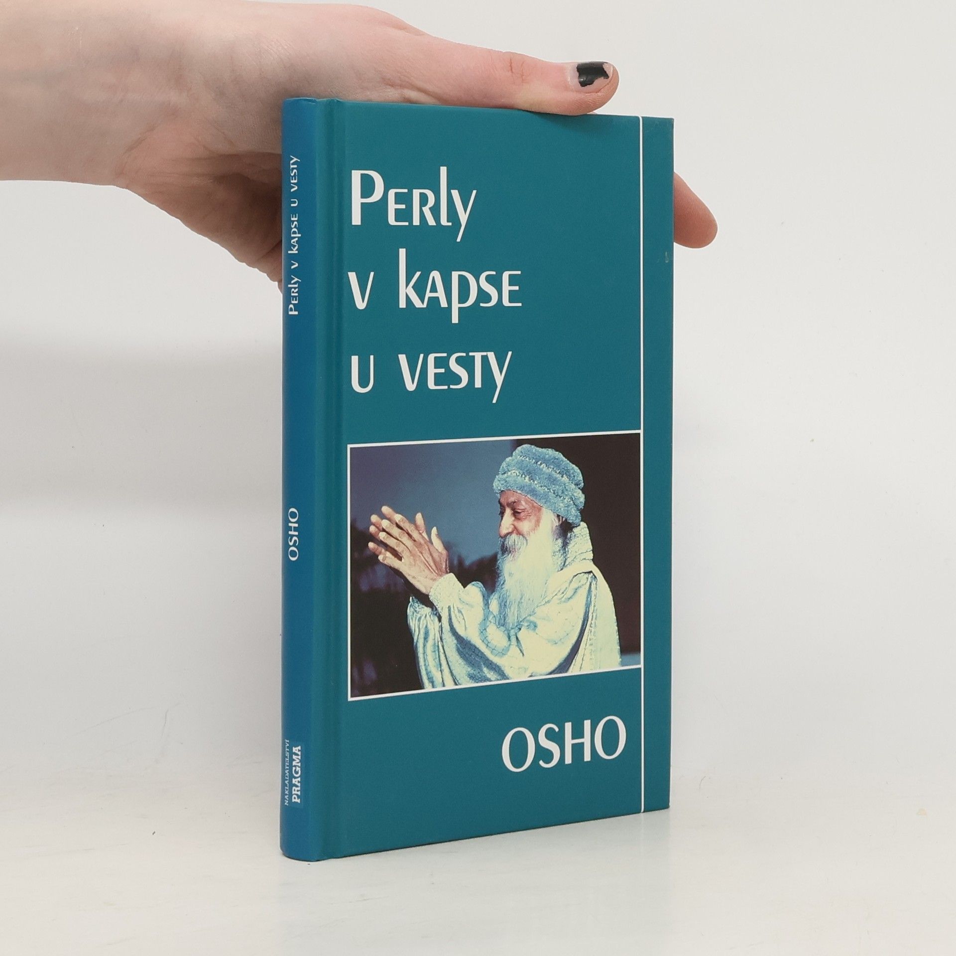 Perly v kapse u vesty
