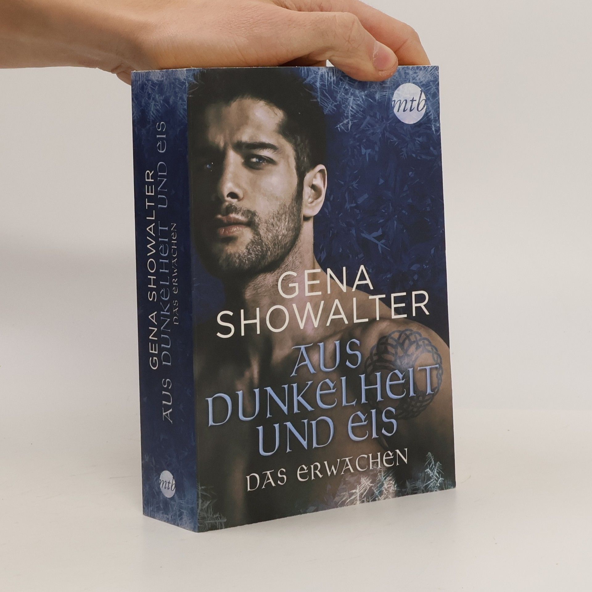 Gena Showalter Aus Dunkelheit und Eis - das Erwachen