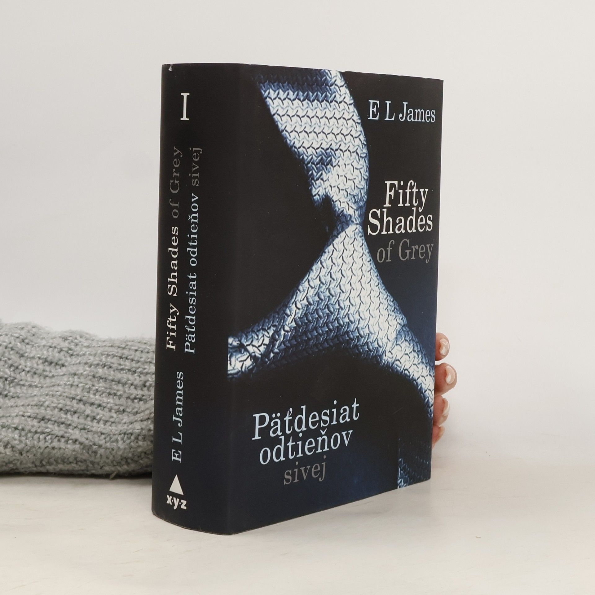 E. L. James Päťdesiat odtieňov sivej