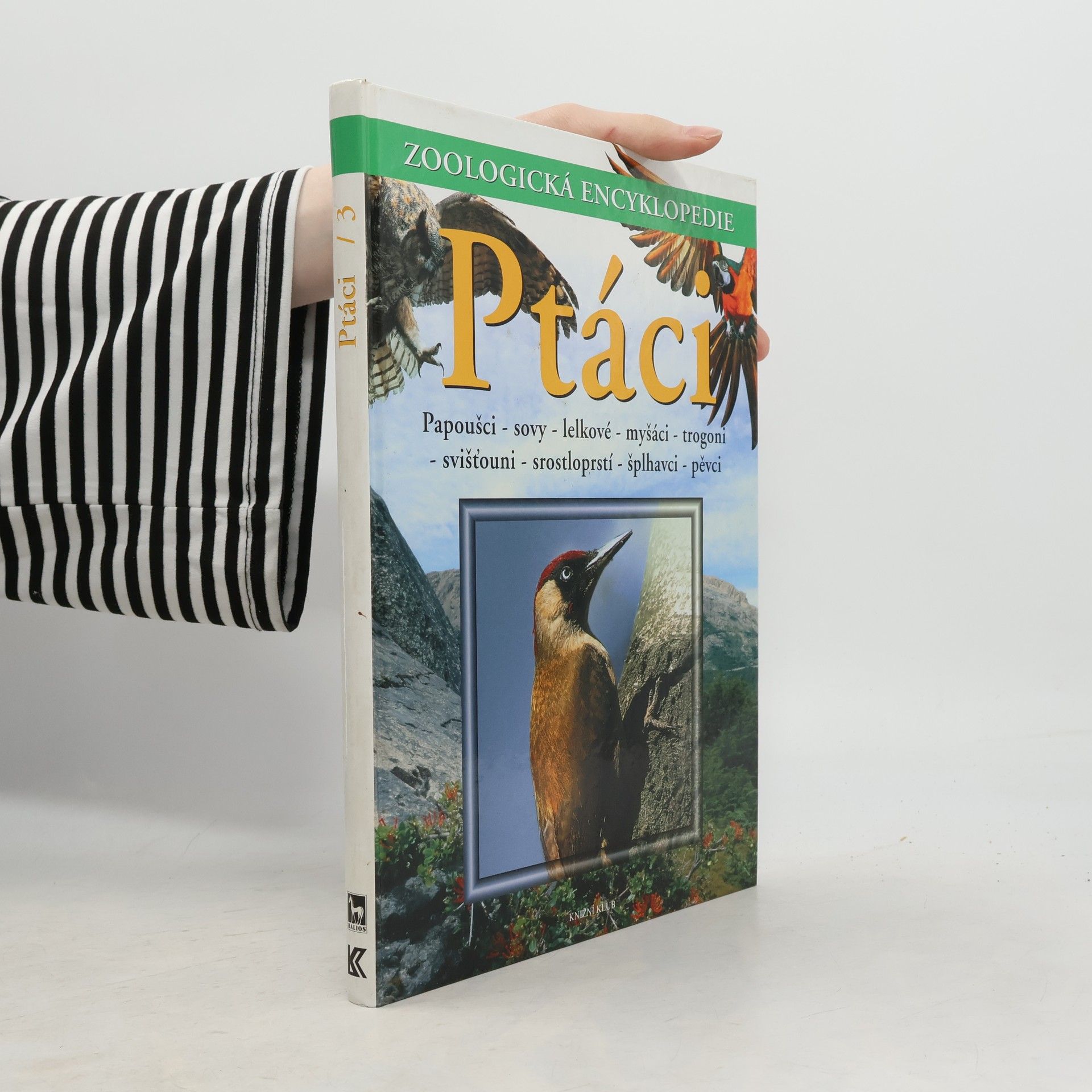 Ptáci. Papoušci, sovy, lelkové, svišťouni, kolibříci, srostloprstí, šplhavci, pěvci