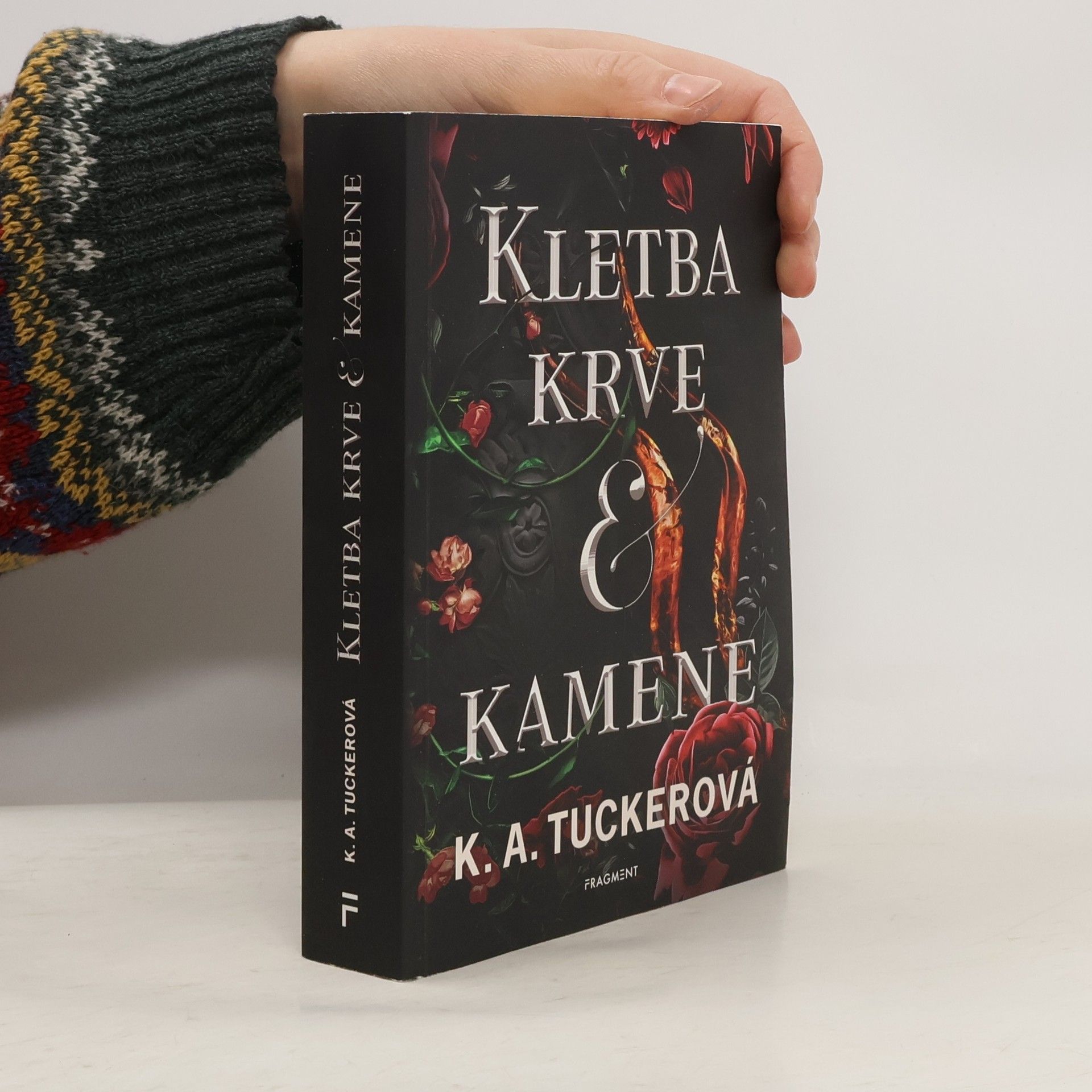 Kathleen A. Tucker Hněv a oheň 2. Kletba krve a kamene