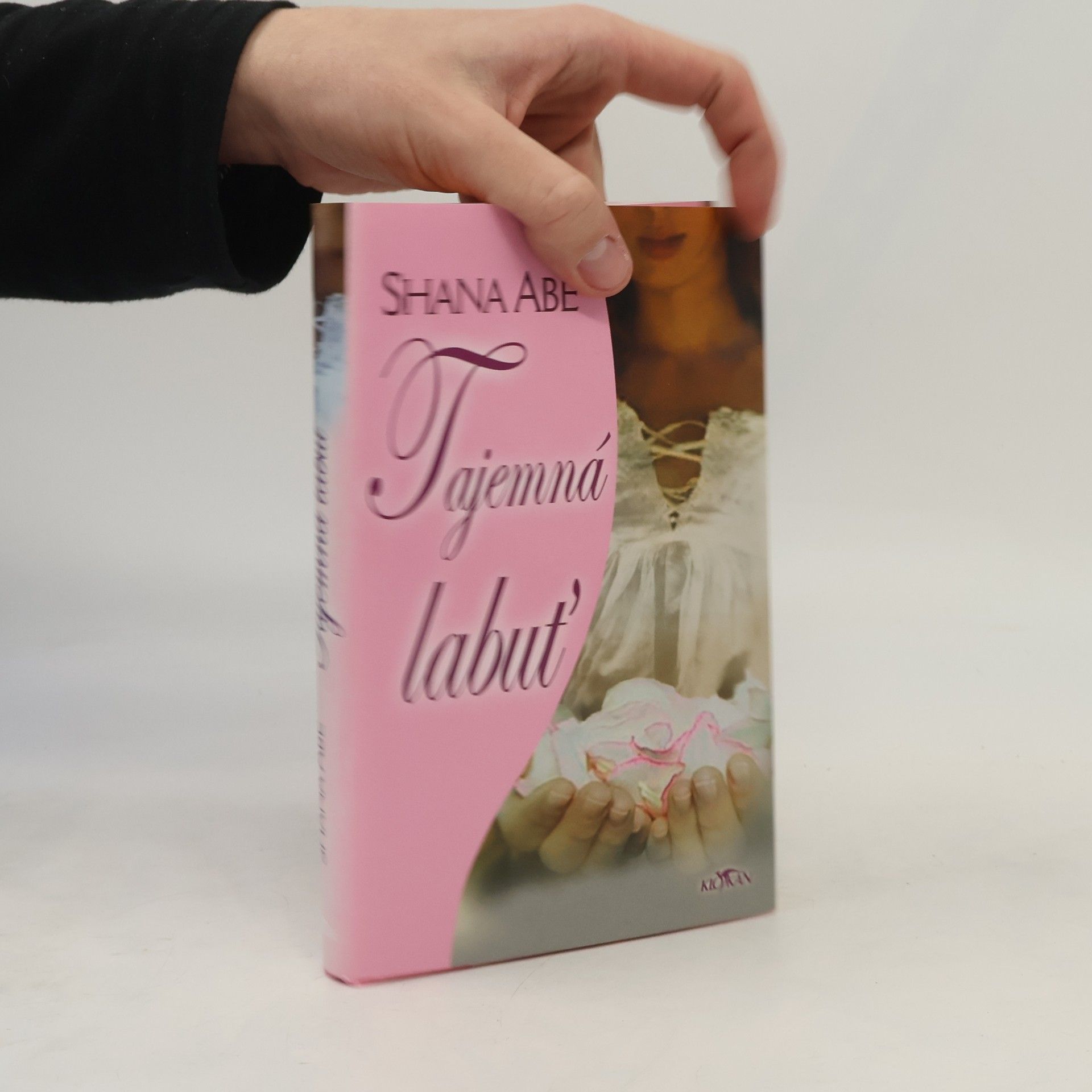 Shana Abé Tajemná labuť