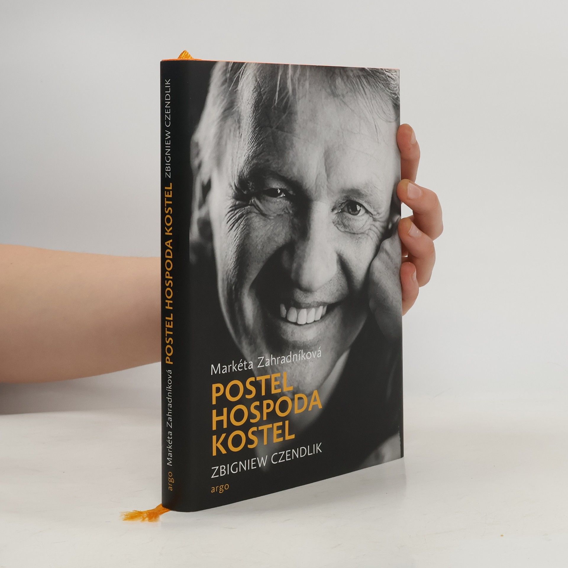 Zbigniew Czendlik Postel, hospoda, kostel