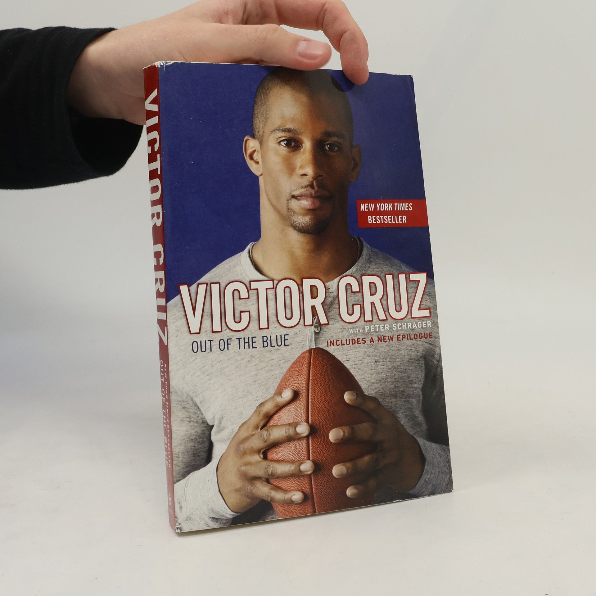Víctor de la Cruz Out of the Blue: Includes a New Epilogue
