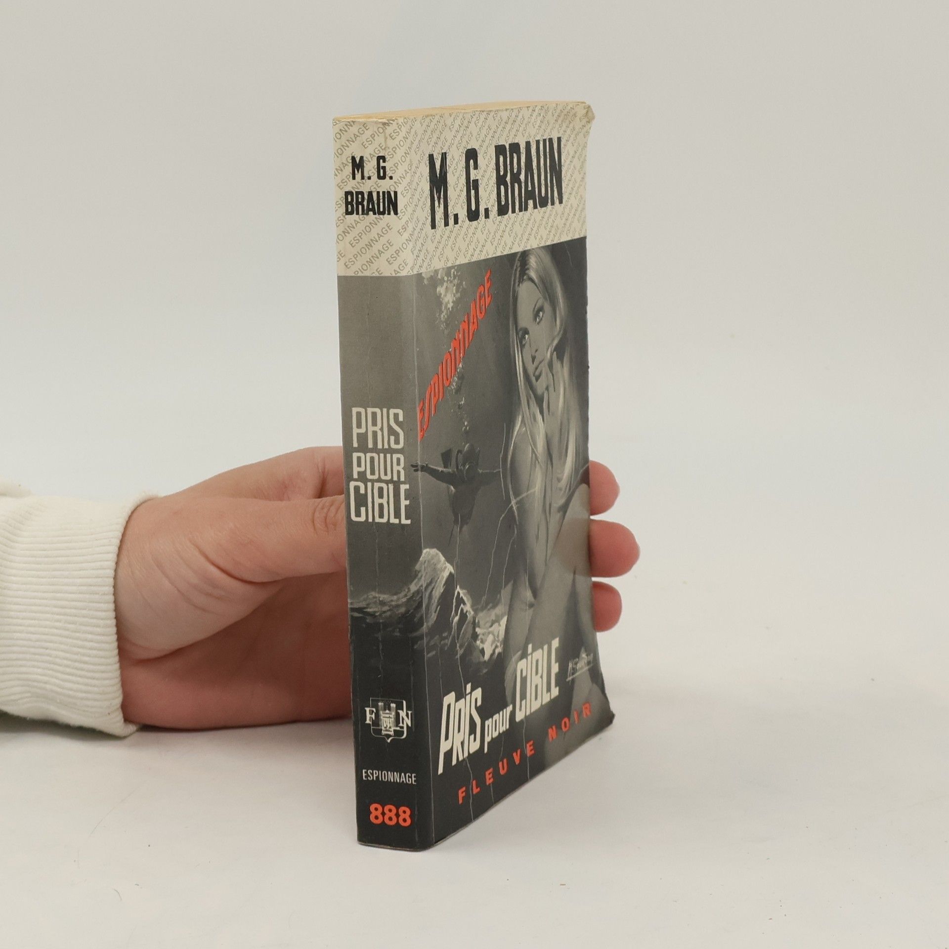 M. G. Braun Pris pour cible