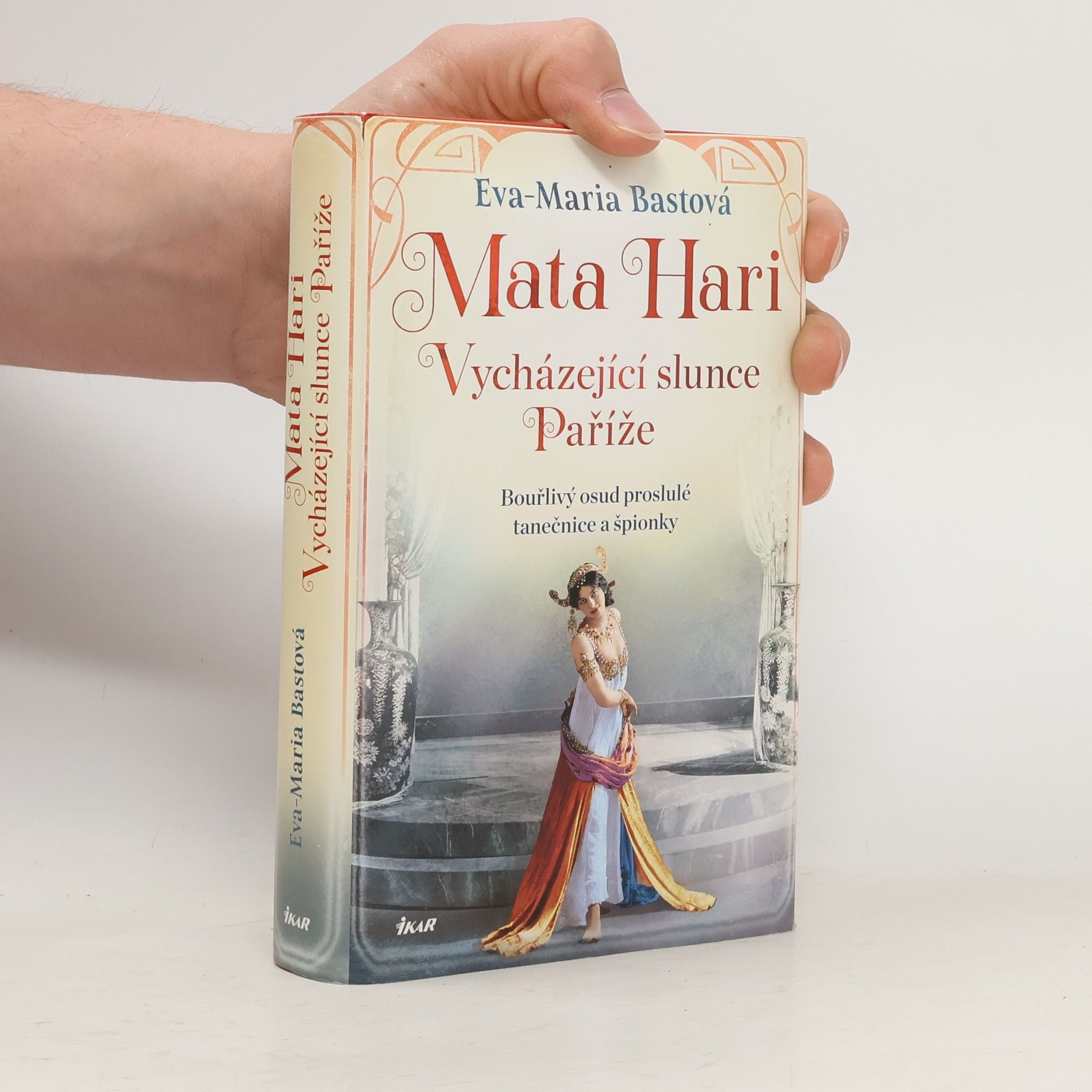 Eva-Maria Bast Mata Hari. vycházející slunce Paříže