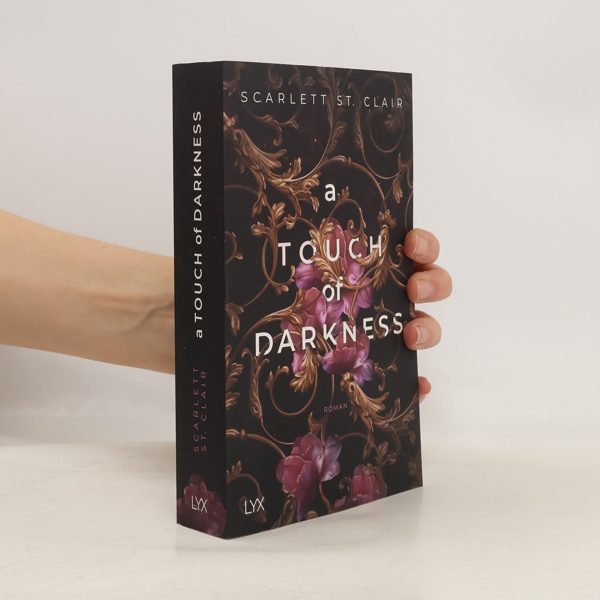 Scarlett St. Clair A Touch of Darkness