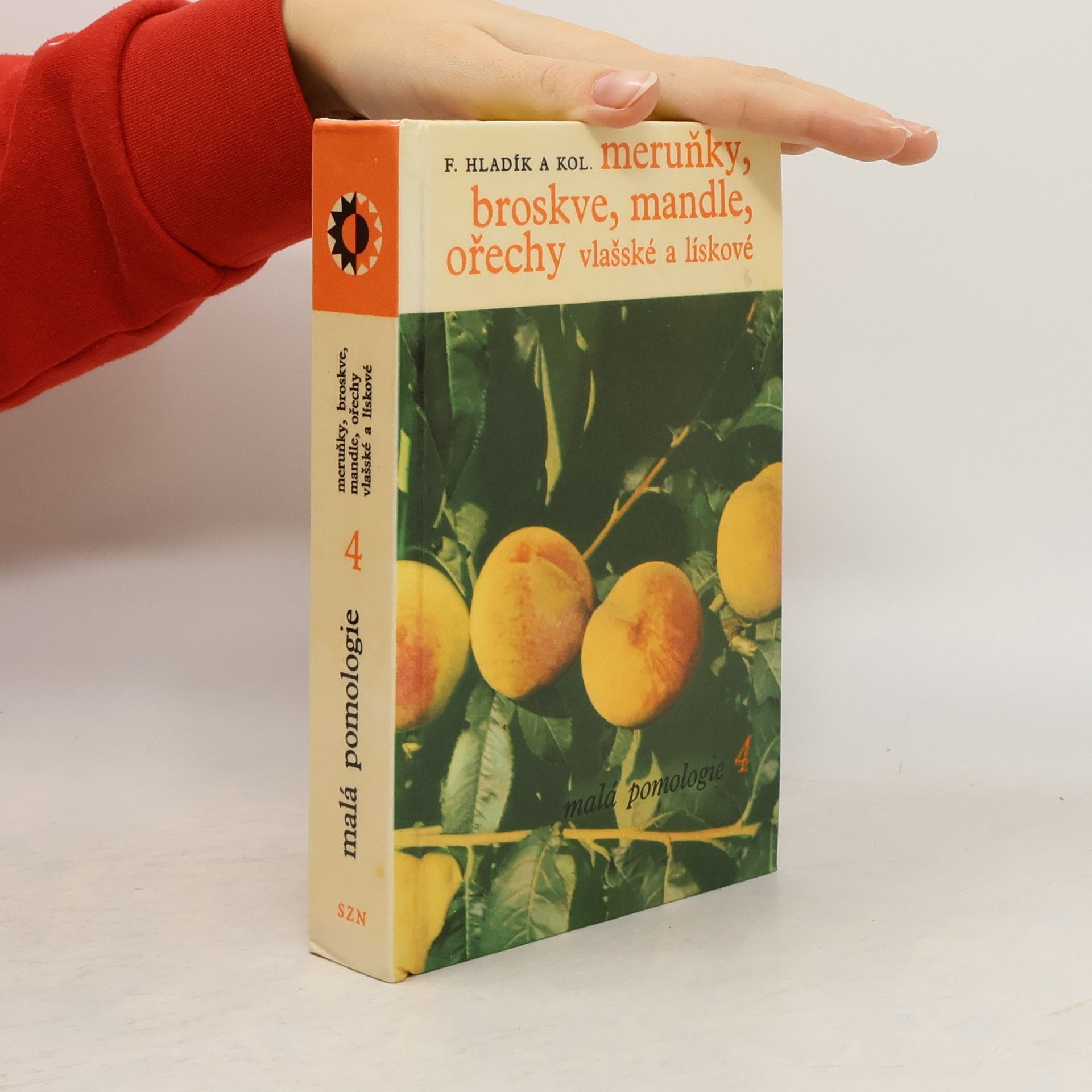 František Hladík Meruňky, broskve, mandle, ořechy vlašské a lískové