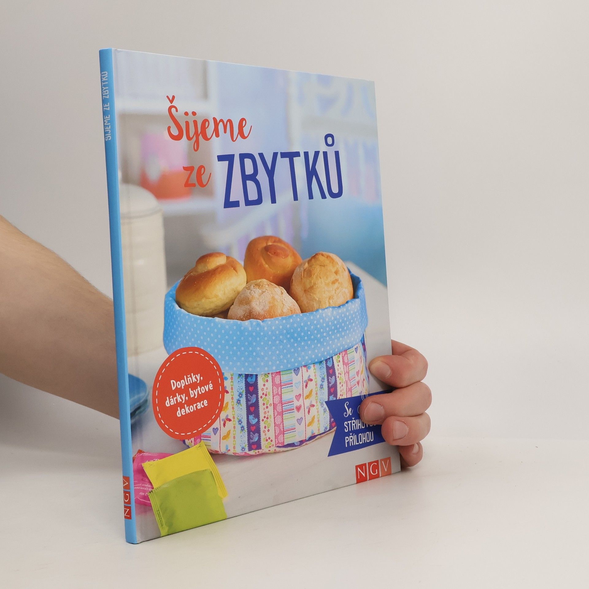 Kolektiv autorů Šijeme ze zbytků