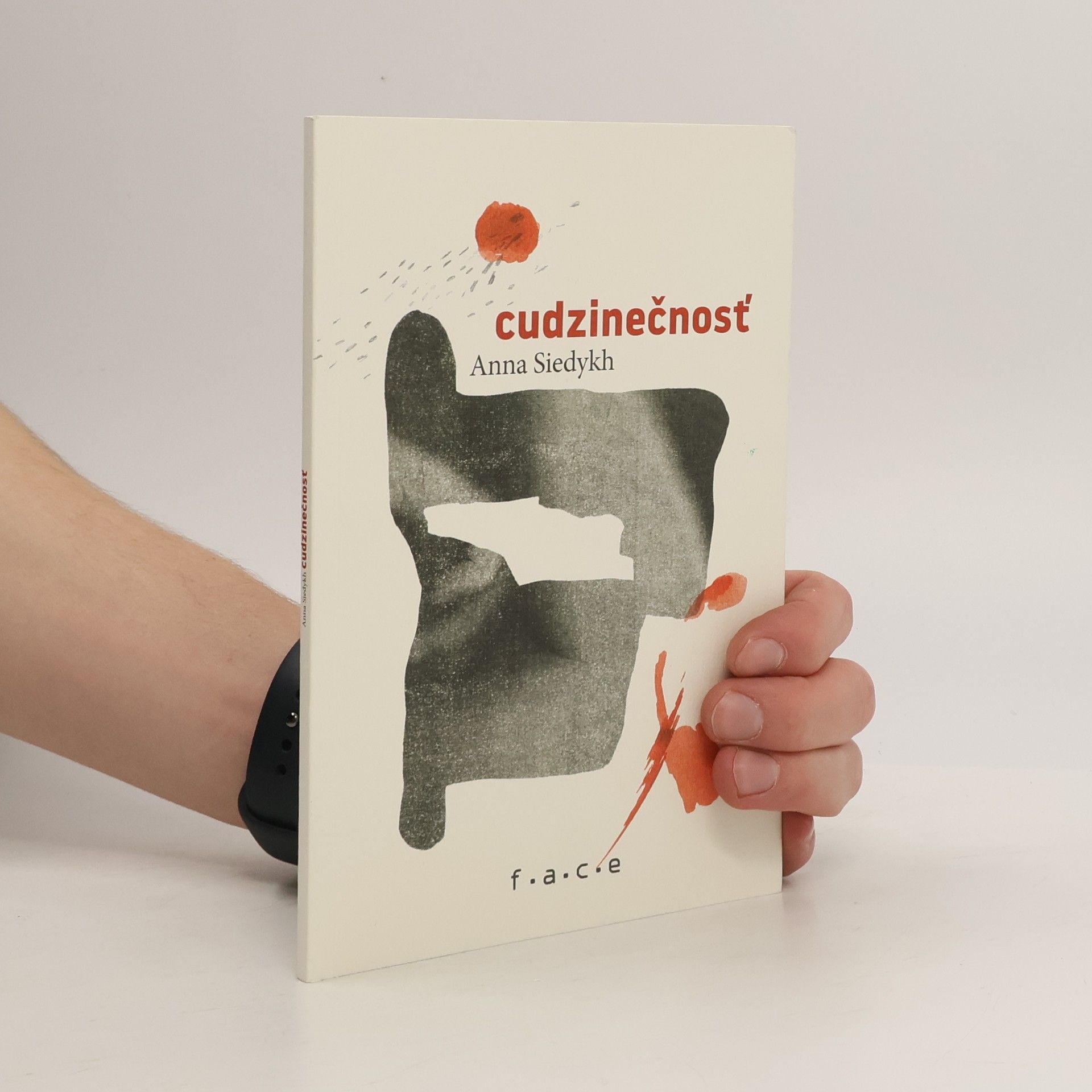 Anna Siedykh Cudzinečnosť