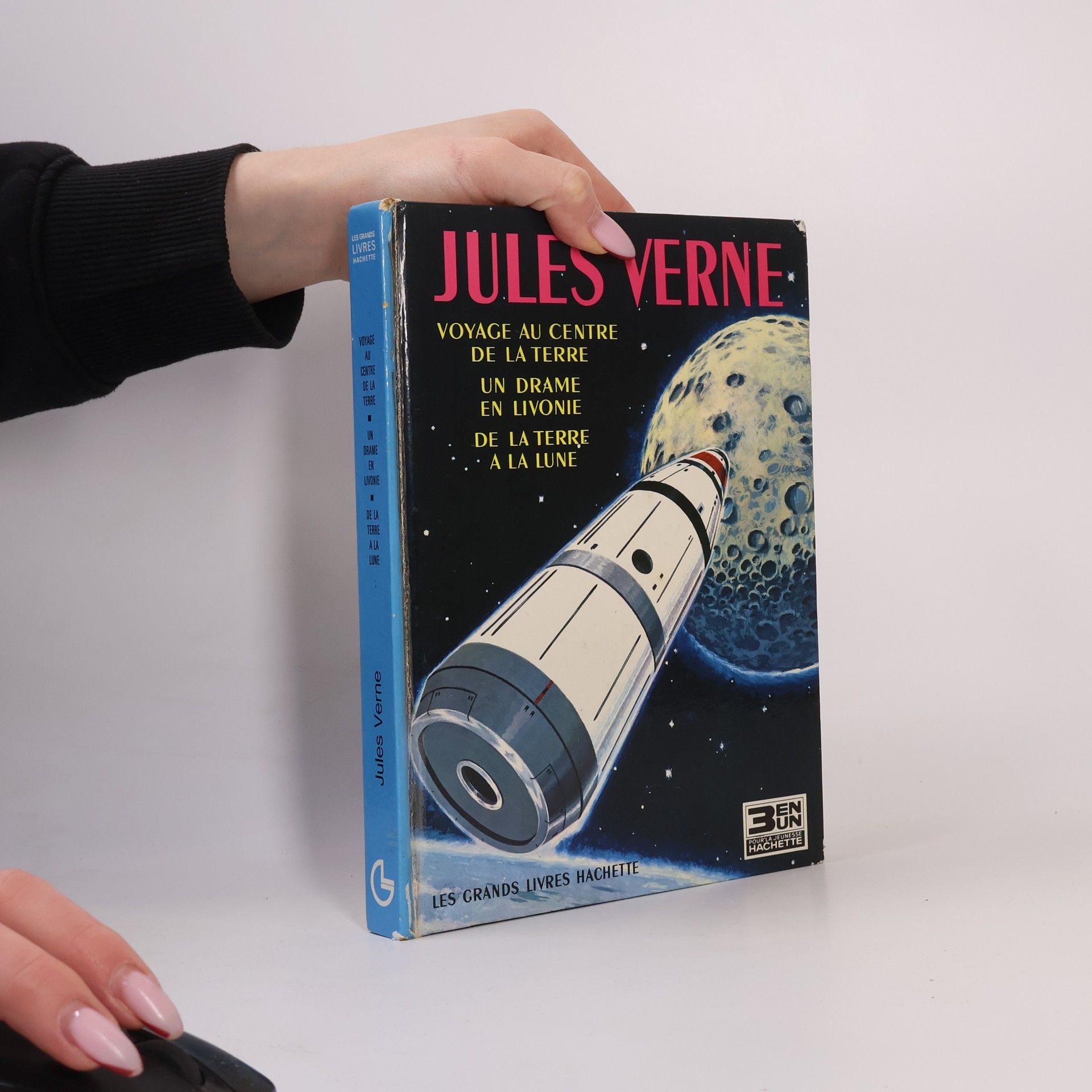 Jules Verne Voyage au centre de la Terre. Un drame en Livonie. De la Terre à la Lune