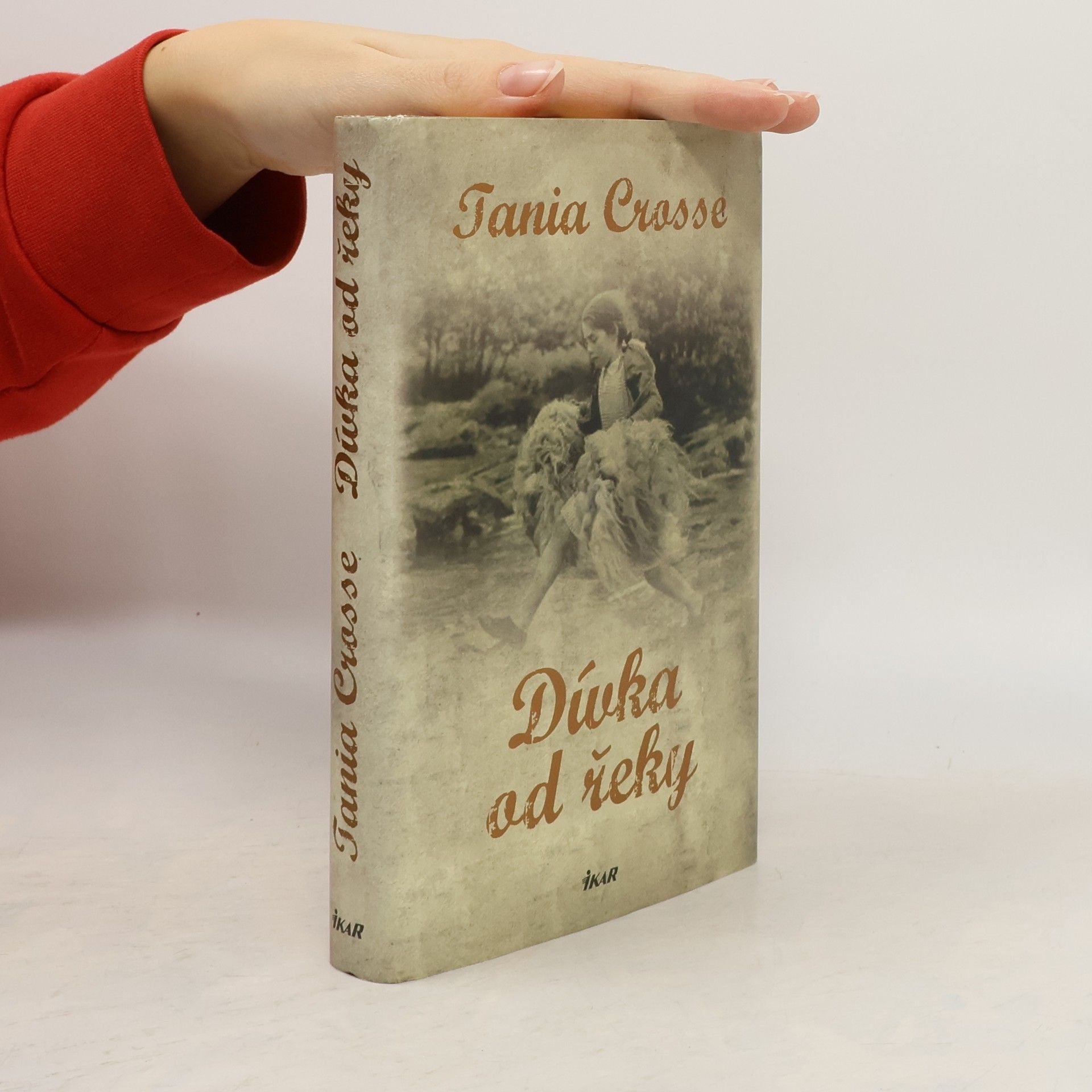 Tania Anne Crosse Dívka od řeky