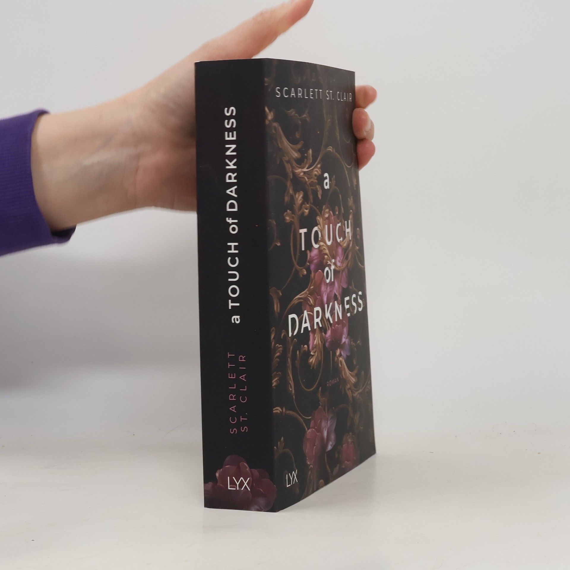 Scarlett St. Clair A Touch of Darkness