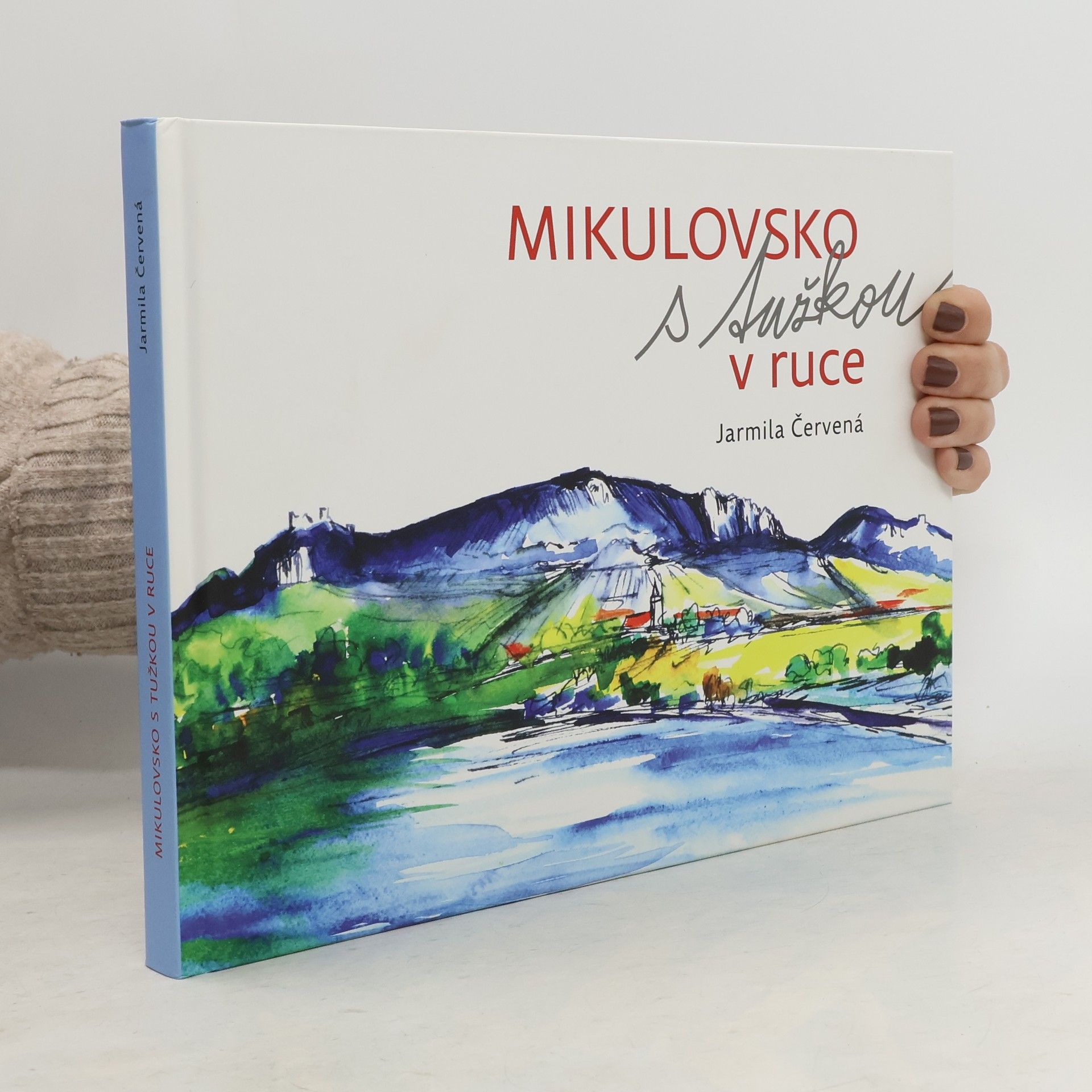 Jarmila Červená Mikulovsko s tužkou v ruce