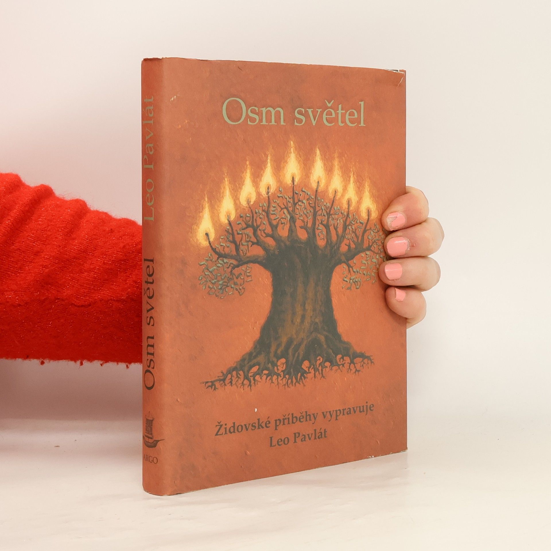 Leo Pavlát Osm světel