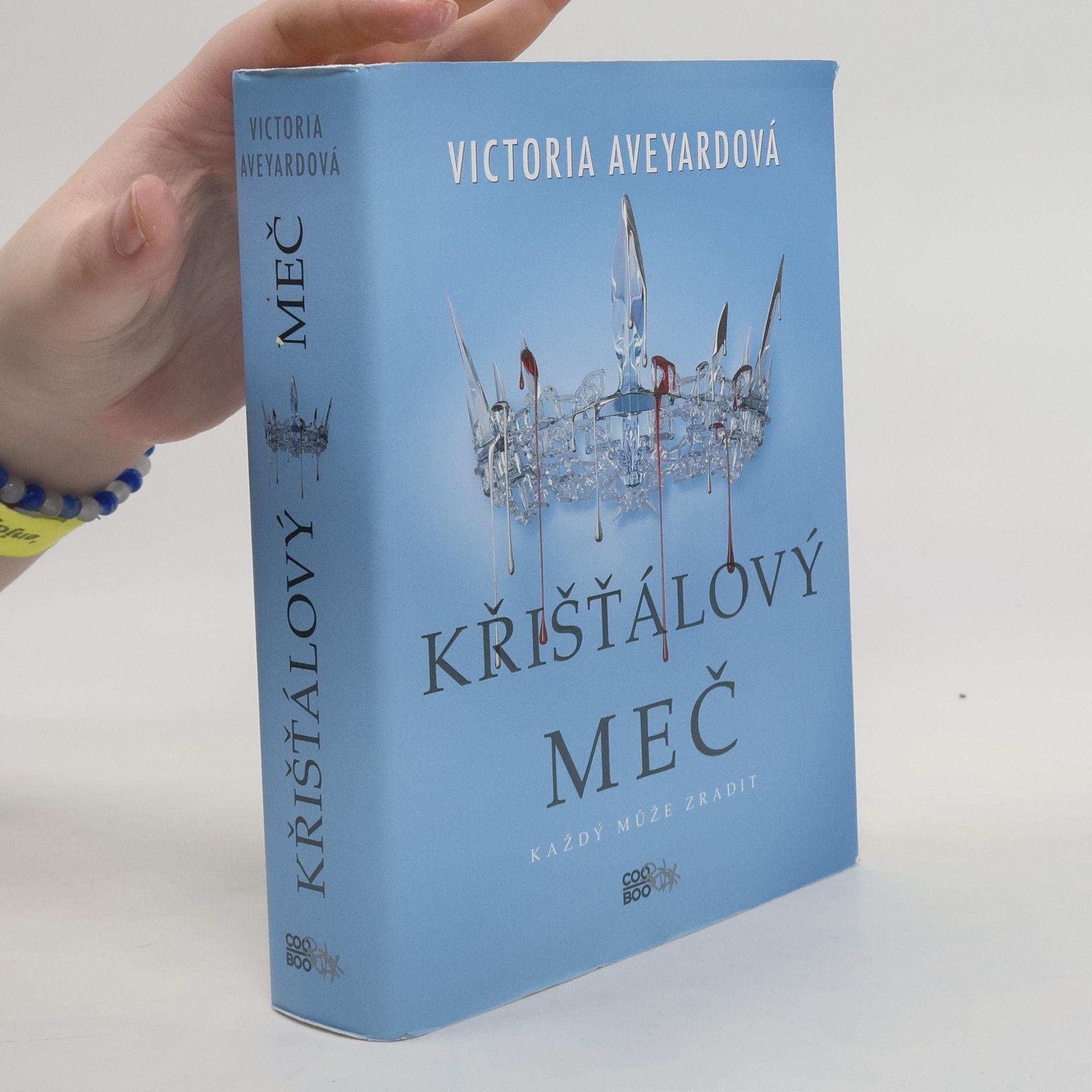 Victoria Aveyard Křišťálový meč