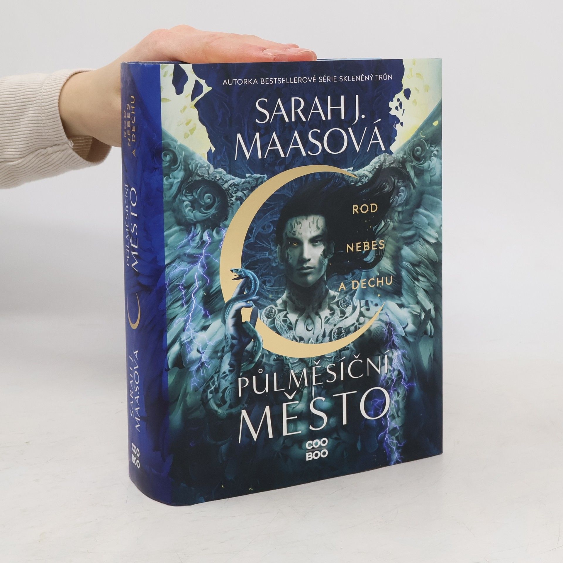 Sarah J. Maas Půlměsíční město. Rod nebes a dechu