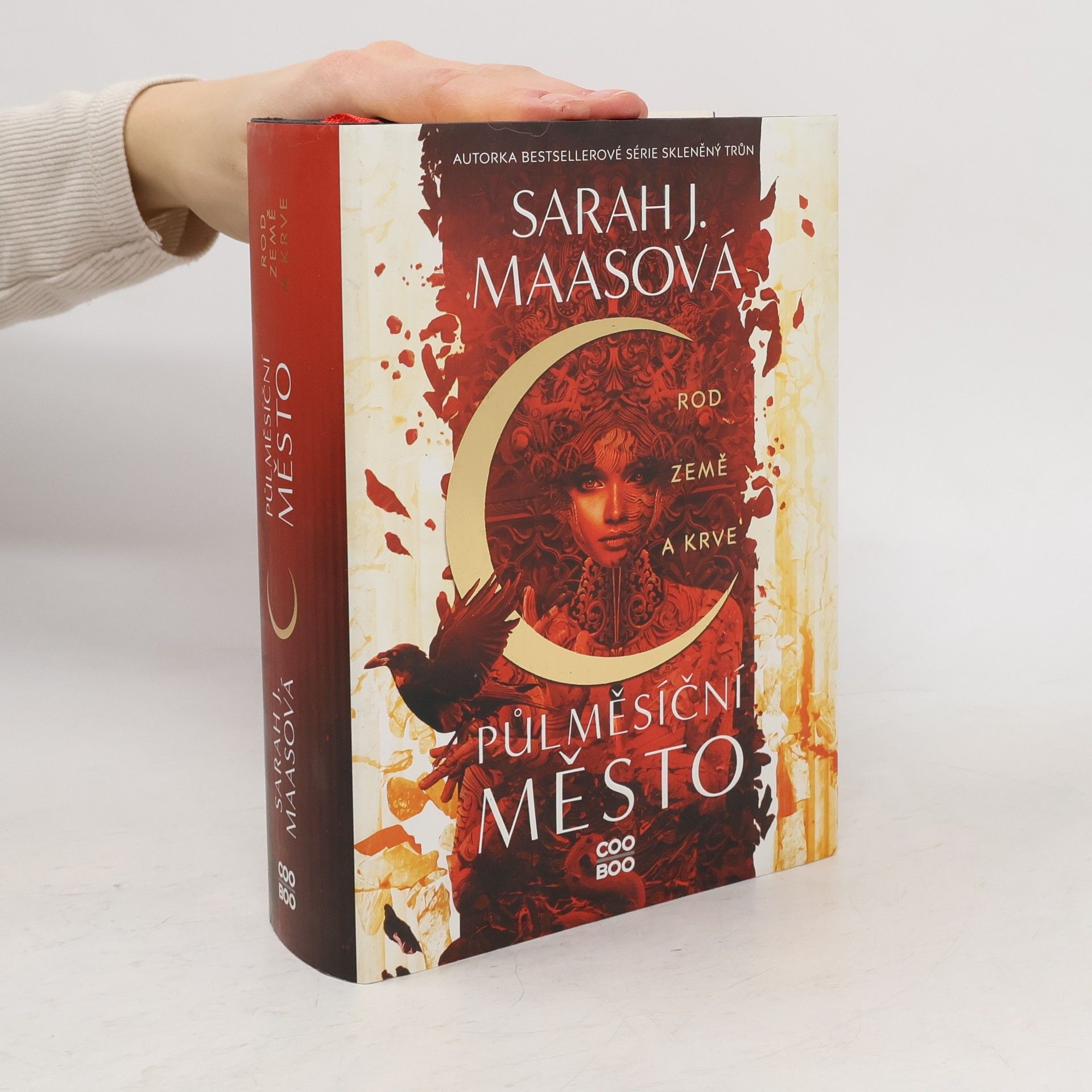 Sarah J. Maas Půlměsíční město. Rod země a krve