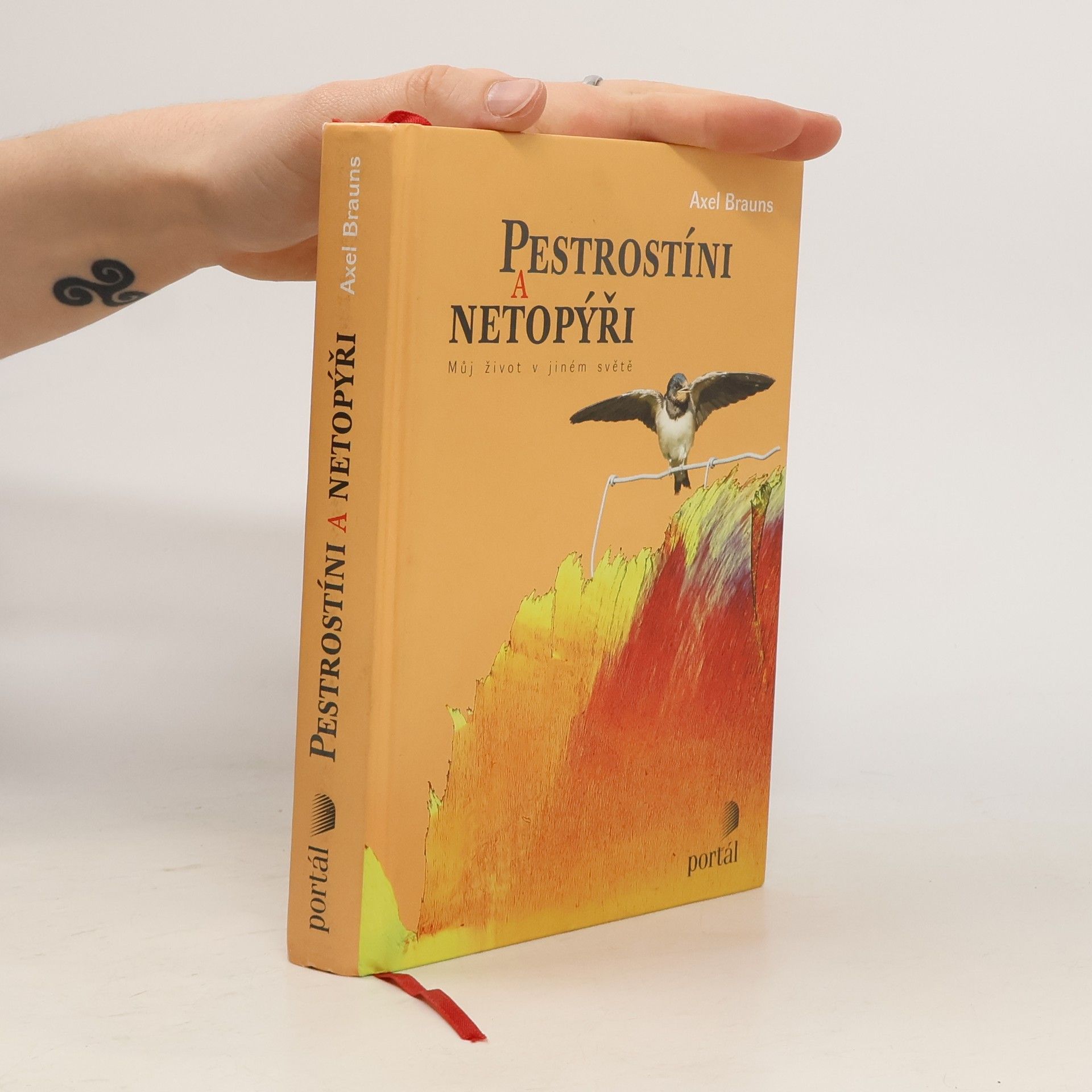 Axel Brauns Pestrostíni a netopýři : můj život v jiném světě