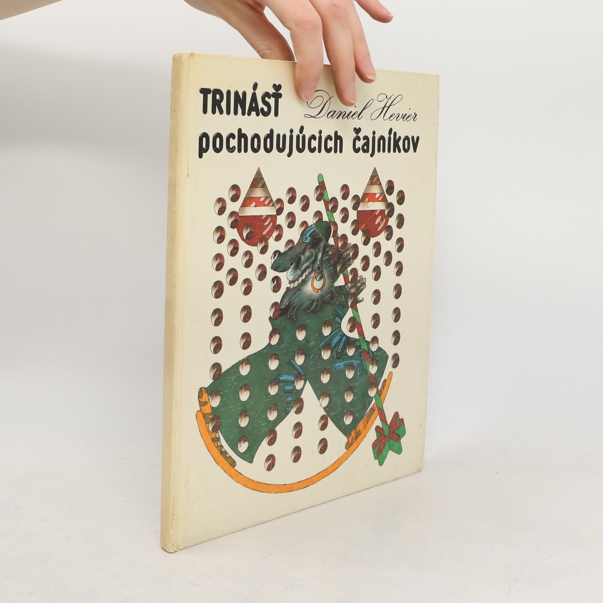 Daniel Hevier Trinásť pochodujúcich čajníkov