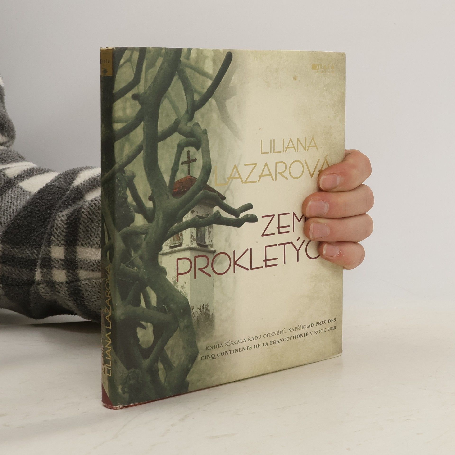 Liliana Lazar Země prokletých