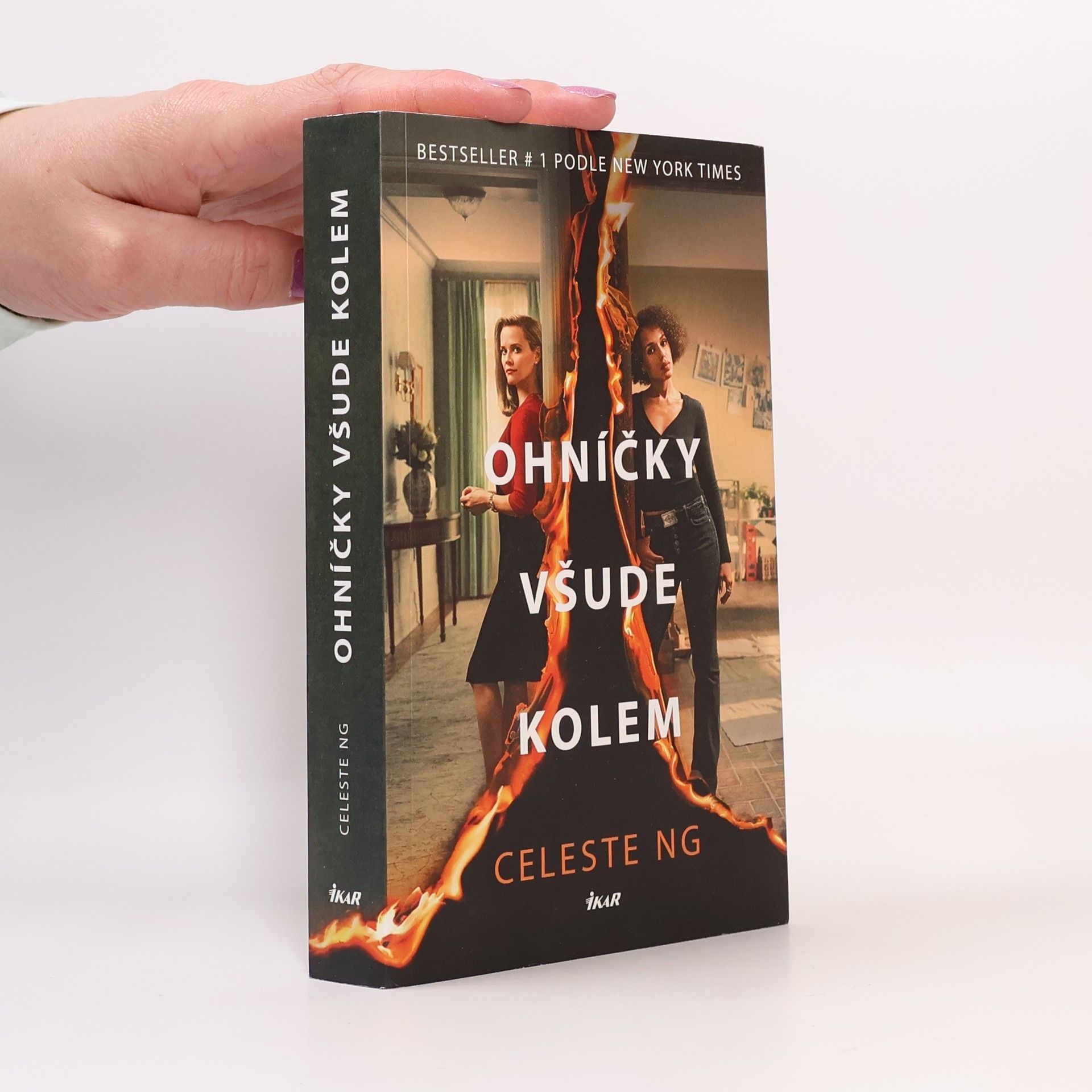 Celeste Ng Ohníčky všude kolem