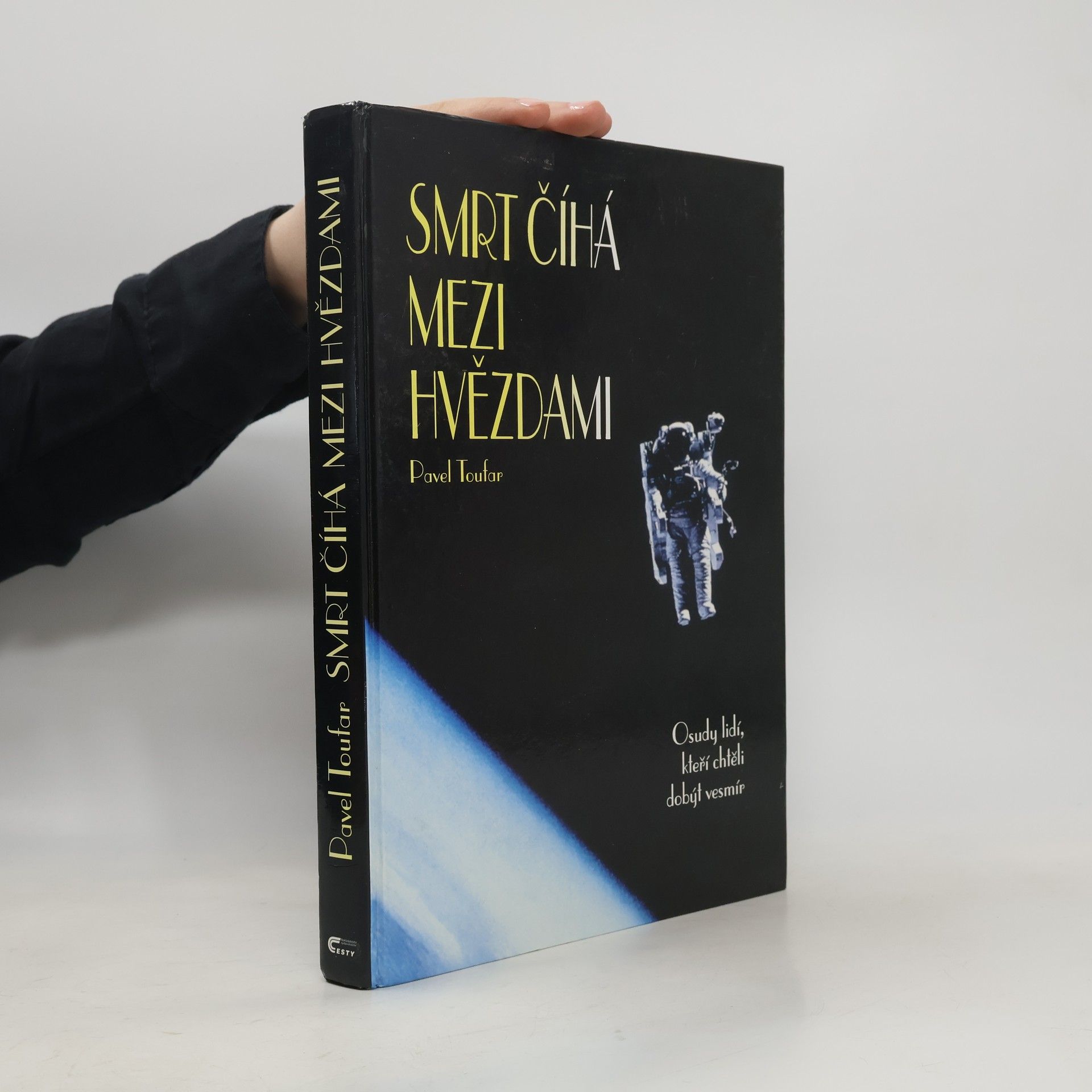 Pavel Toufar Smrt číhá mezi hvězdami : osudy lidí, kteří chtěli dobýt vesmír