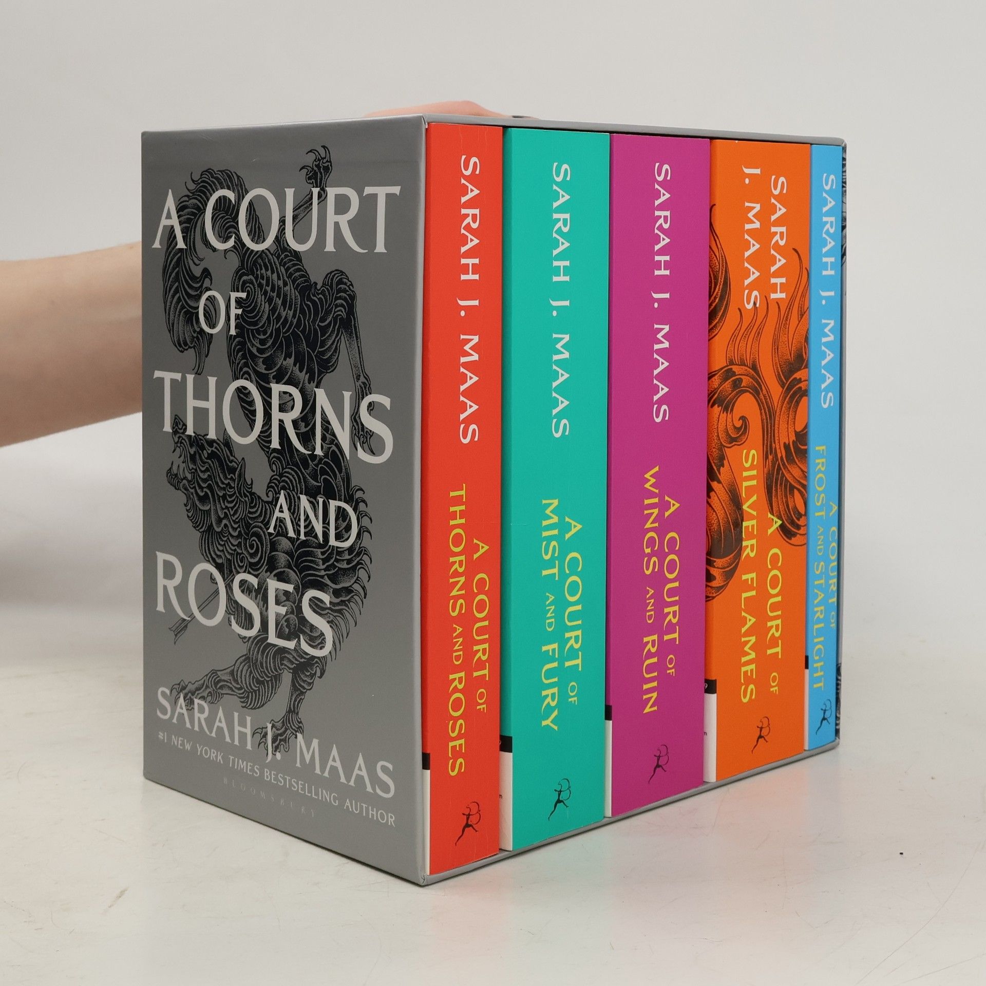Sarah J. Maas A court of Thorns and Roses (1-5)
