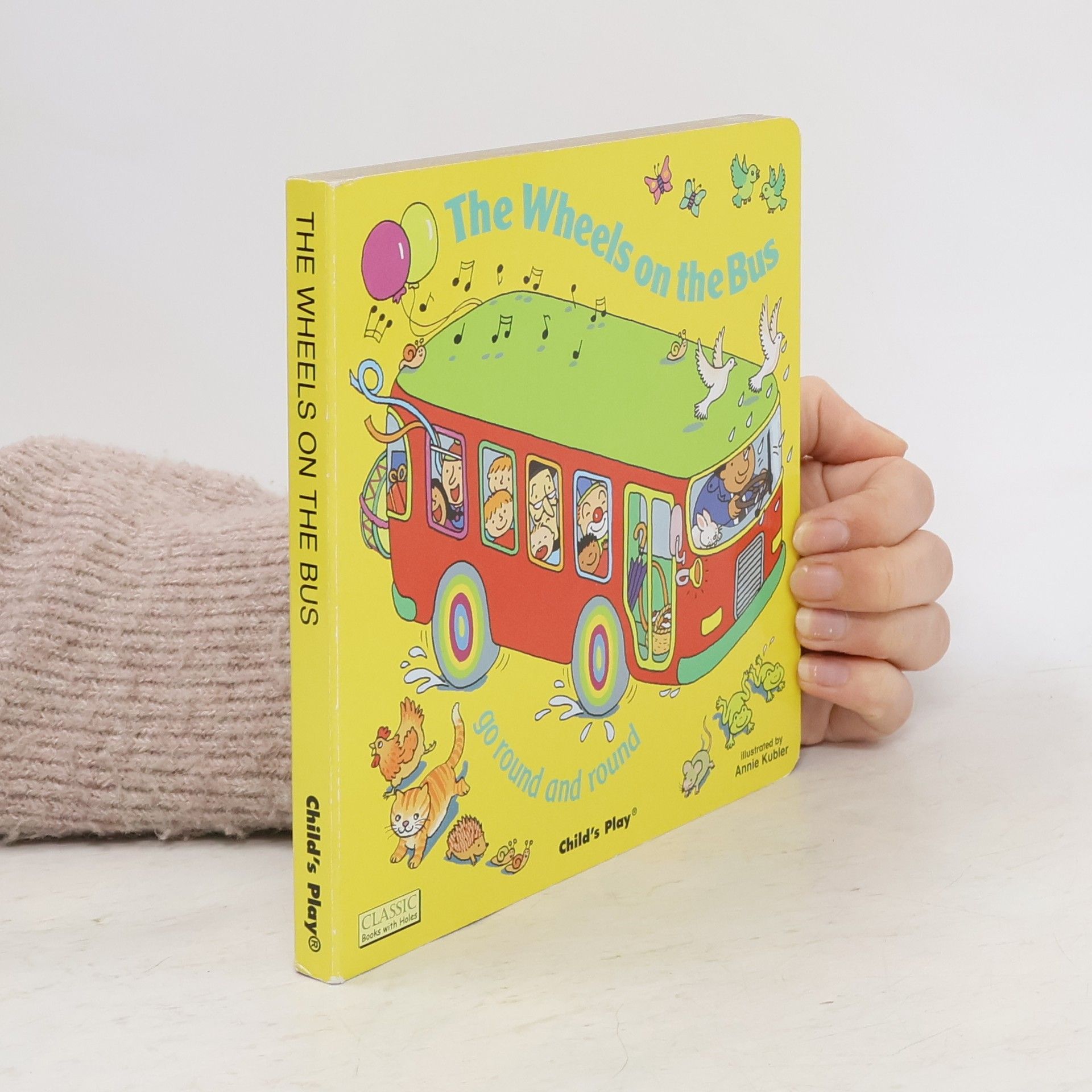 Annie Kubler The wheels on the bus : go round and round