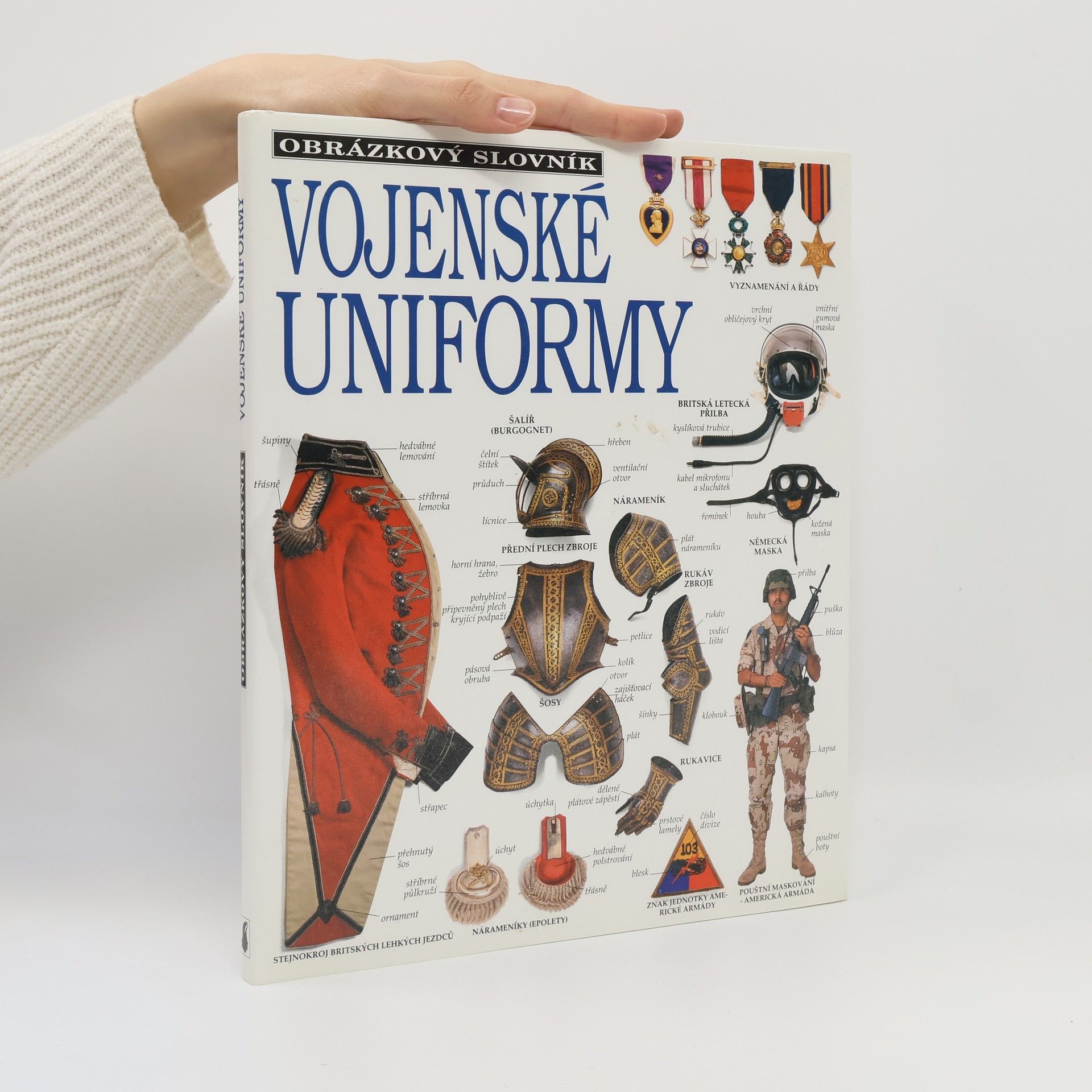 Vojenské uniformy a výstroj