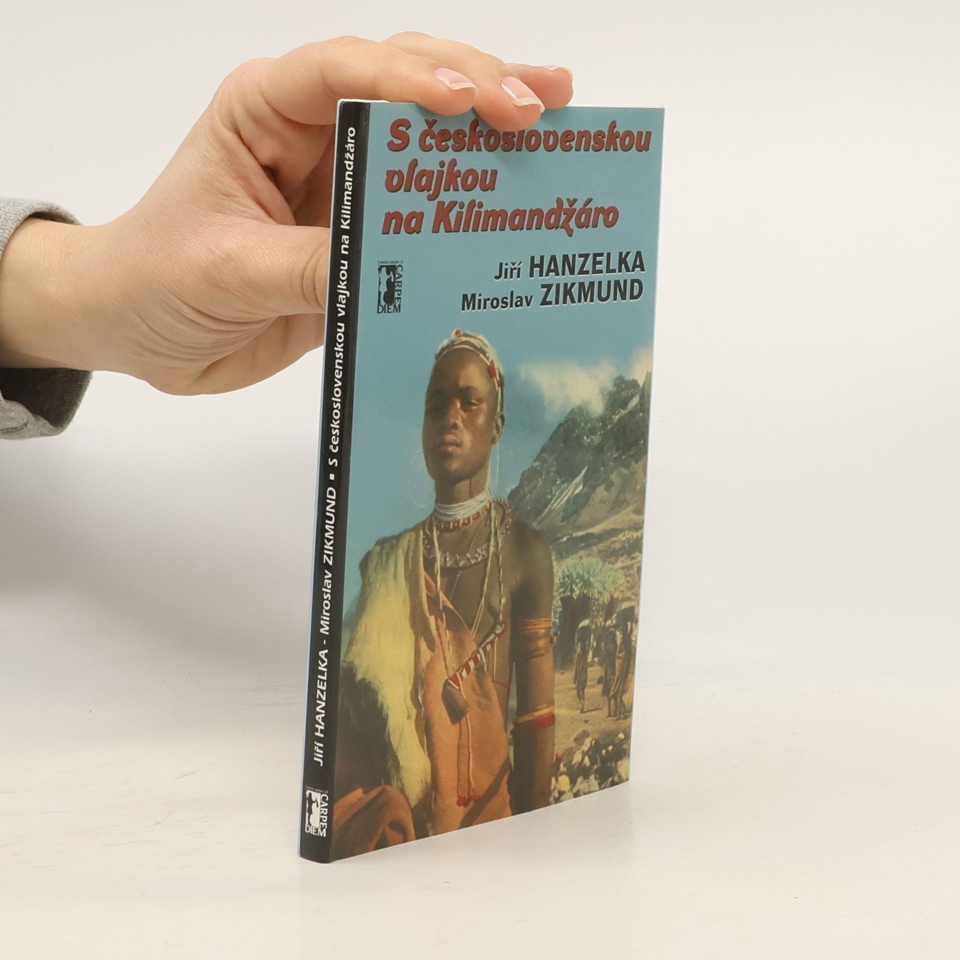 Jiří Hanzelka S československou vlajkou na Kilimandžáro