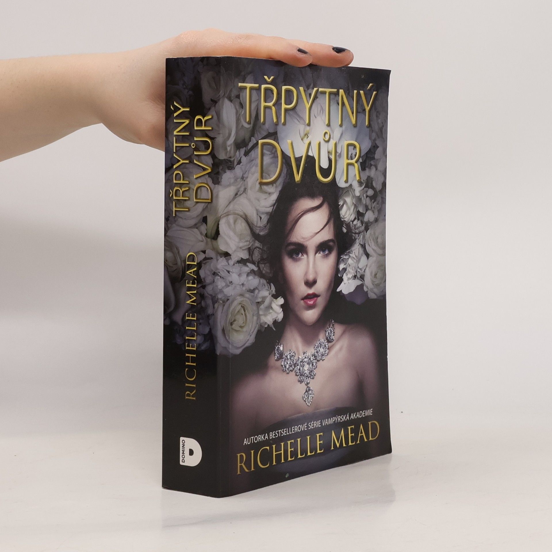 Richelle Mead Třpytný dvůr