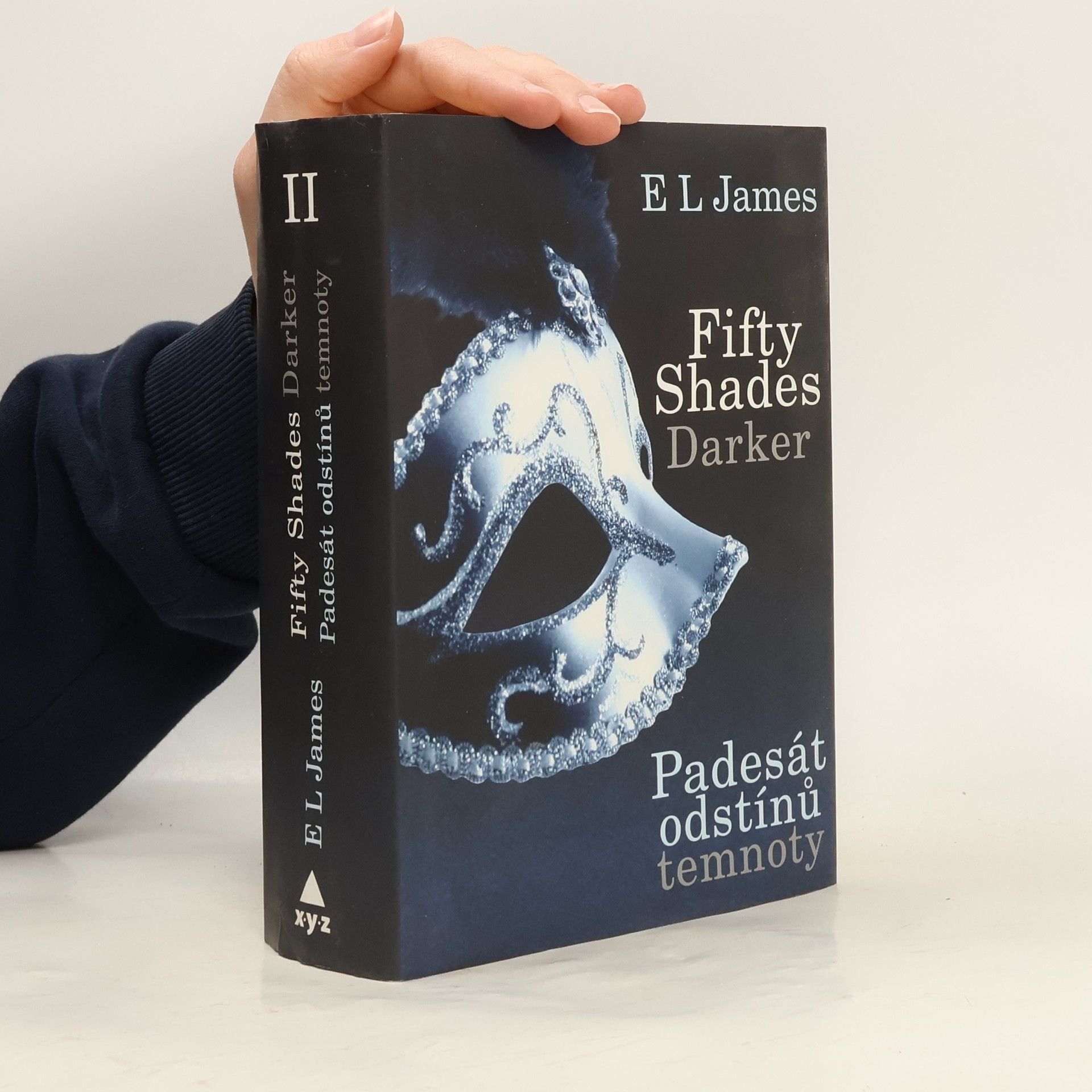 E. L. James Padesát odstínů temnoty