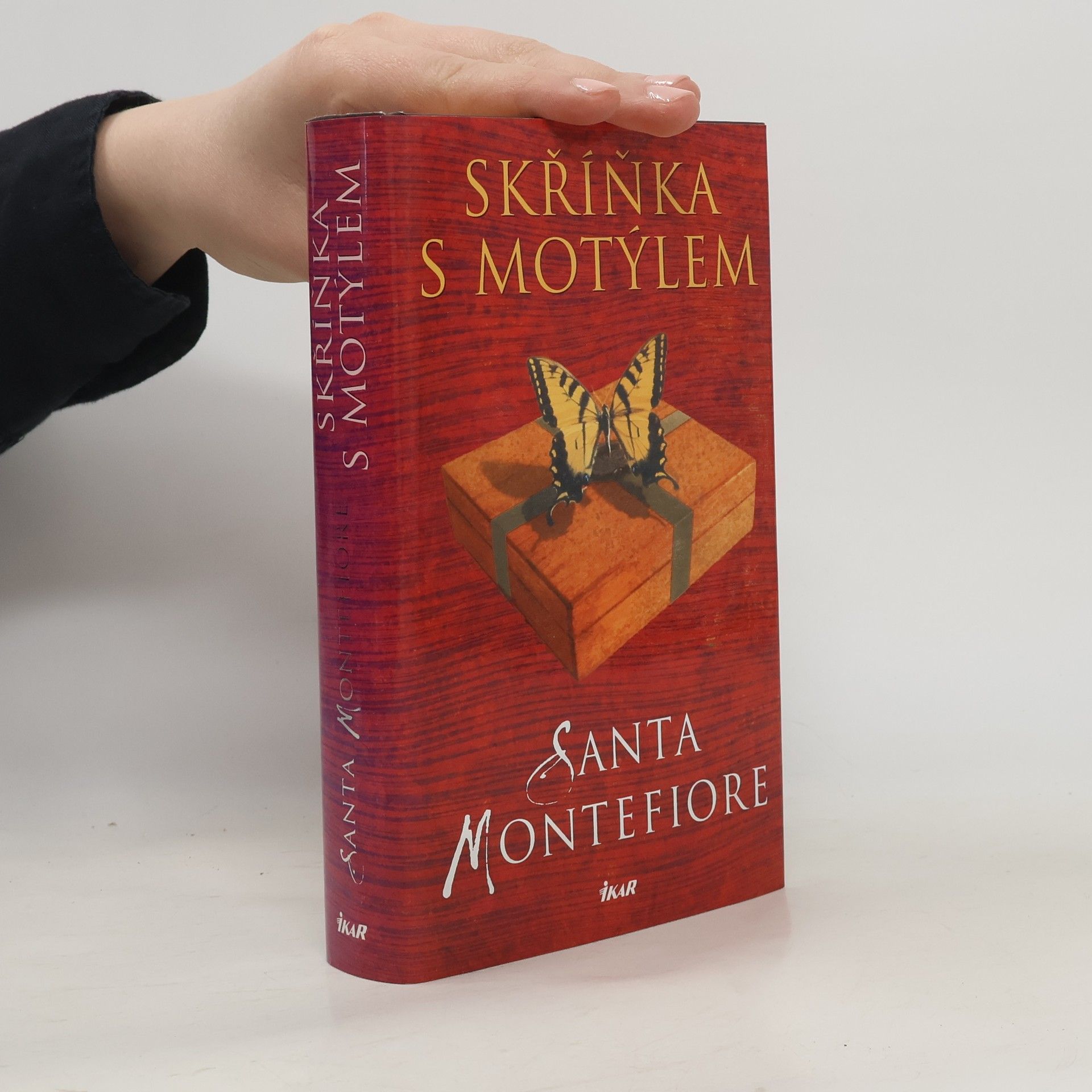 Santa Montefiore Skříňka s motýlem