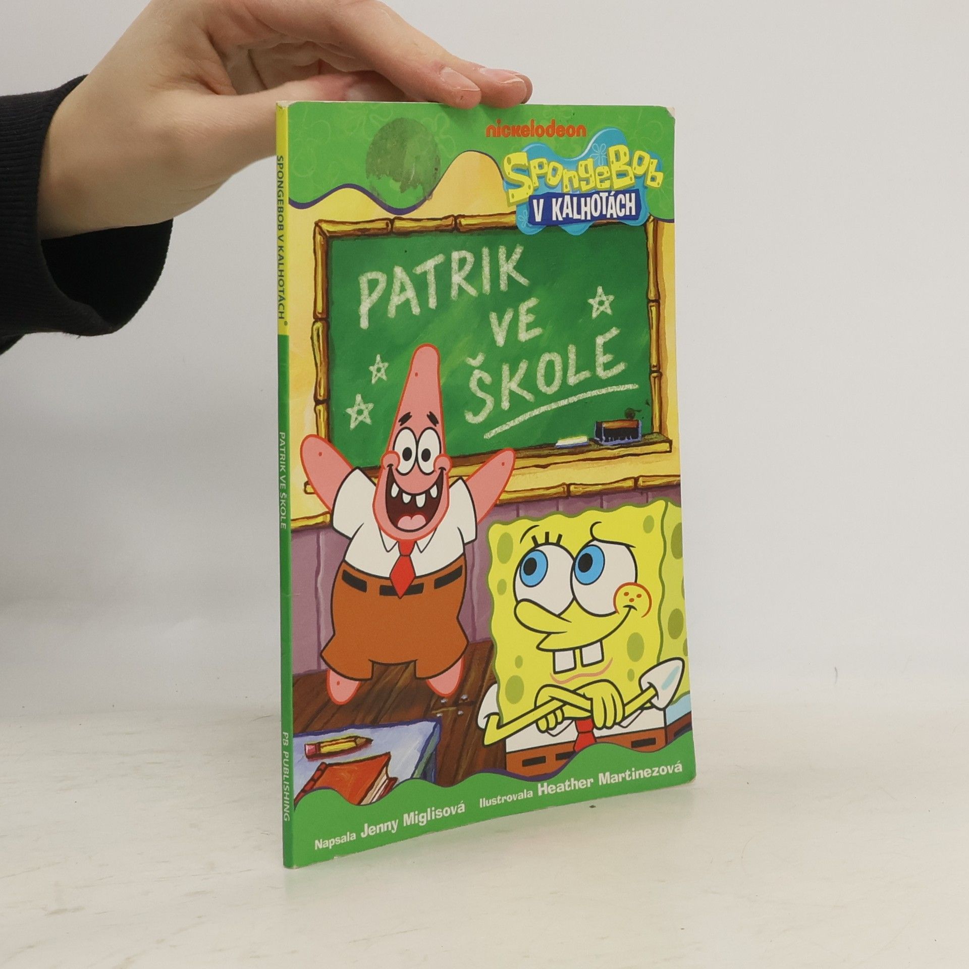 Jenny Miglis SpongeBob v kalhotách. Patrik ve škole