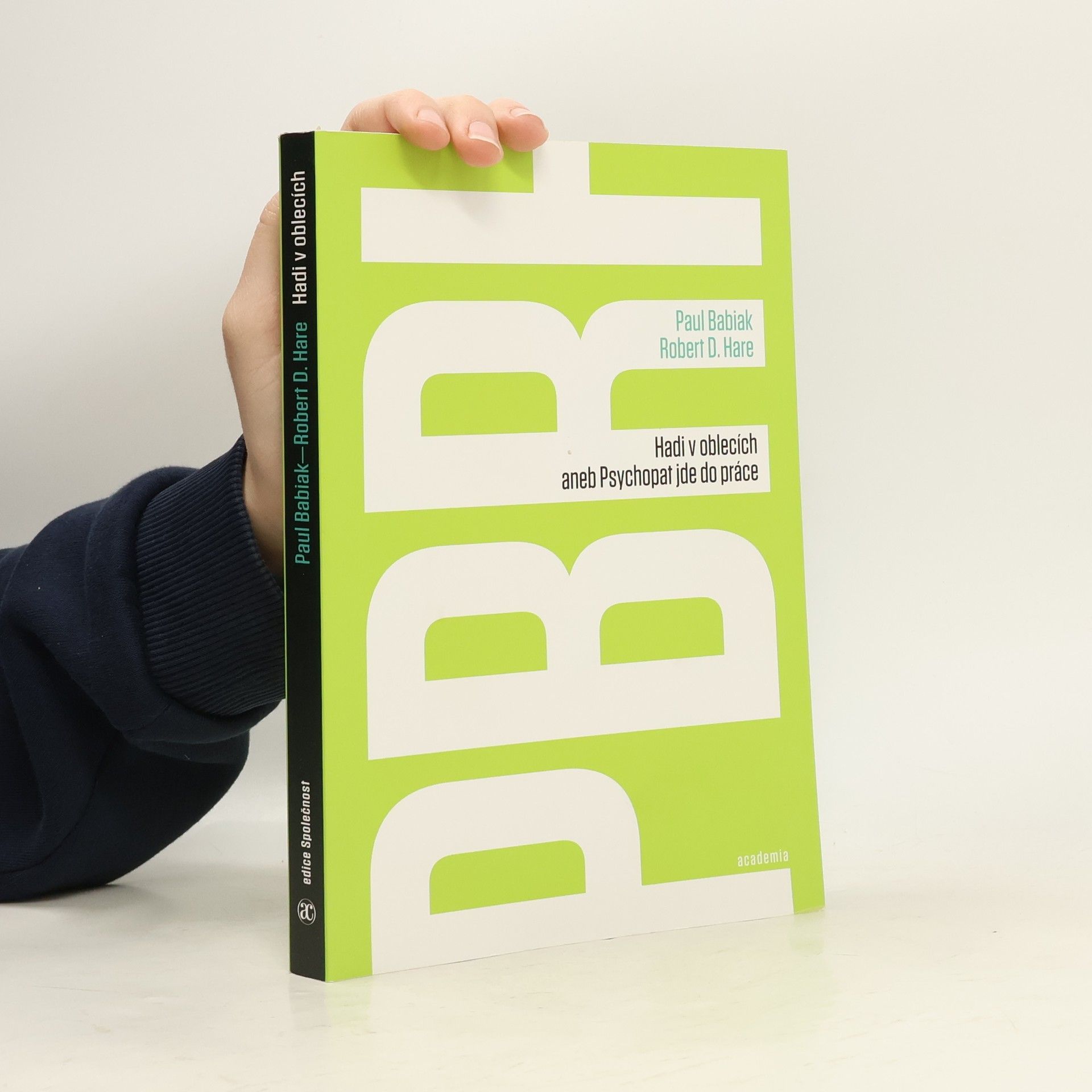 Paul Babiak Hadi v oblecích aneb Psychopat jde do práce