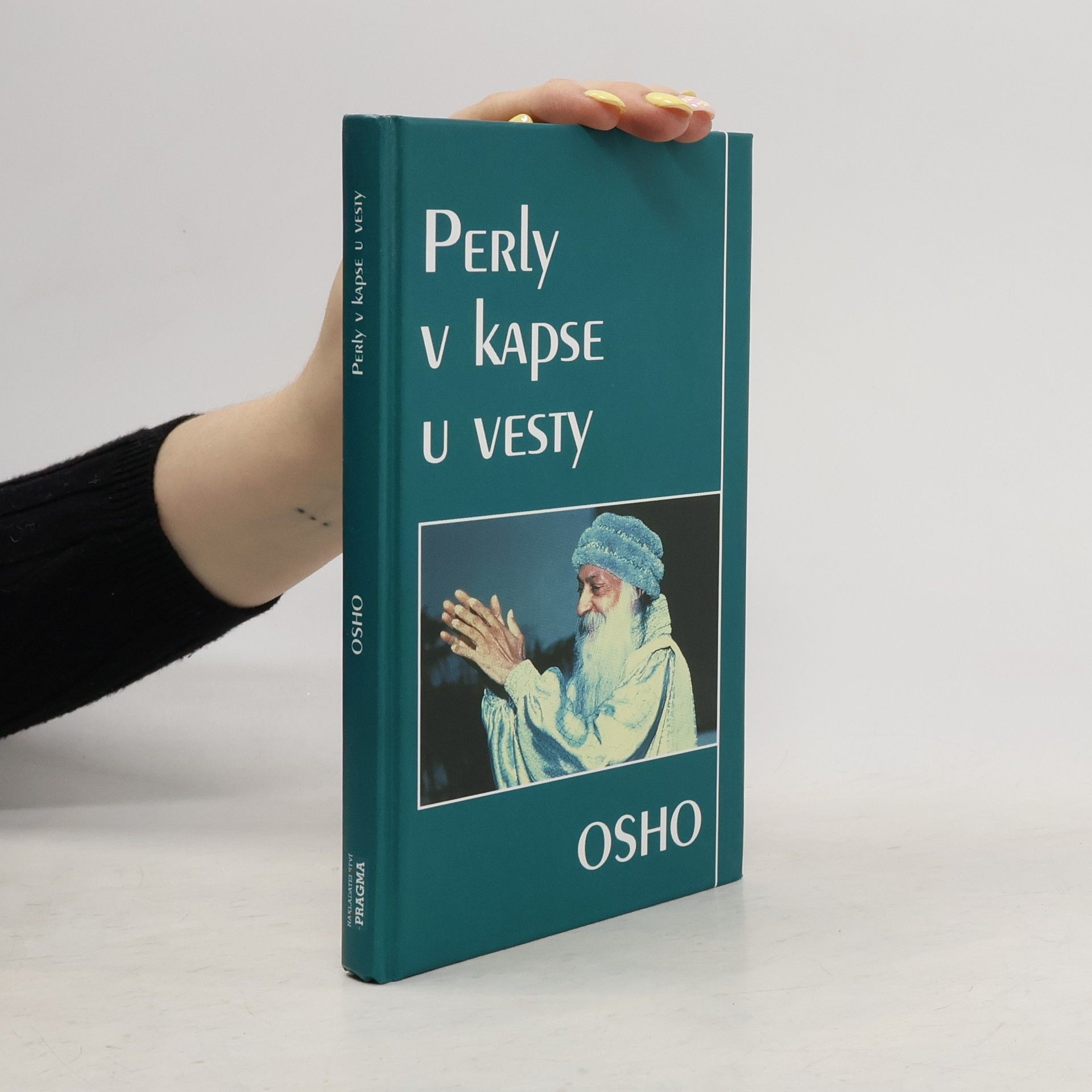 Perly v kapse u vesty